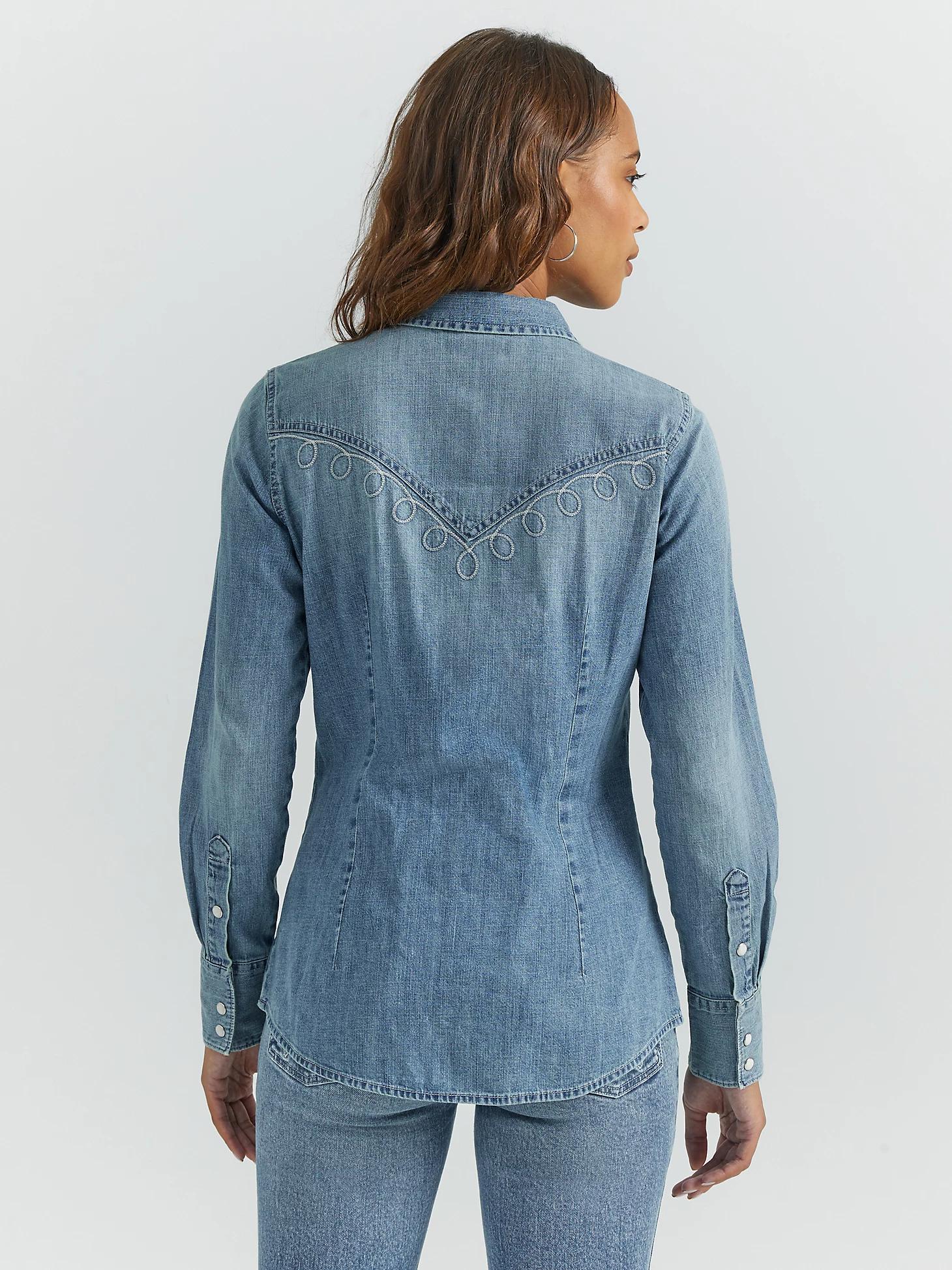 Women's Lasso Embroidered Cowboy Snap Shirt in Light Wash Product Image
