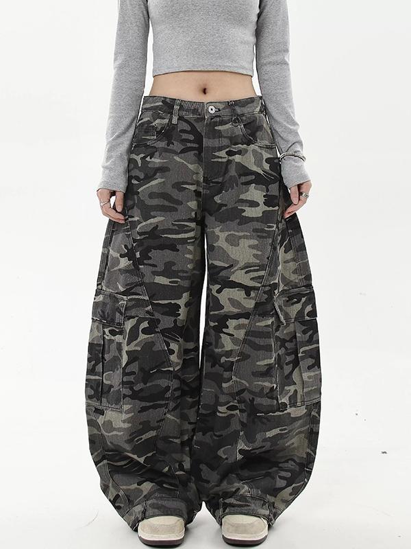 Vintage Multi-Pocket Camouflage Boyfriend Jeans Product Image