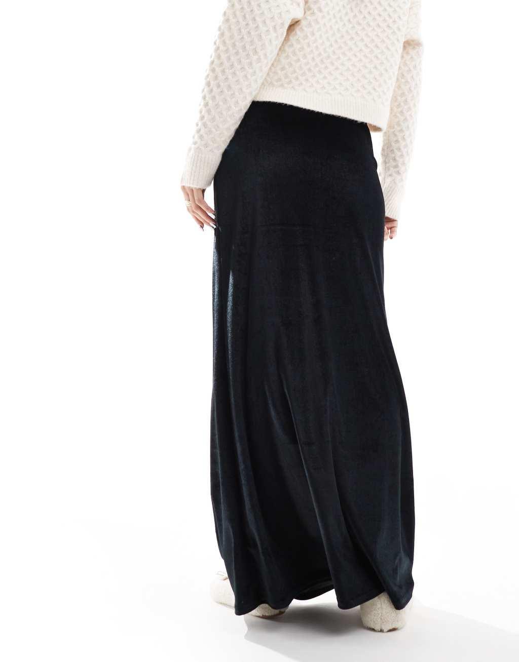 Miss Selfridge velvet maxi slip skirt in black Product Image