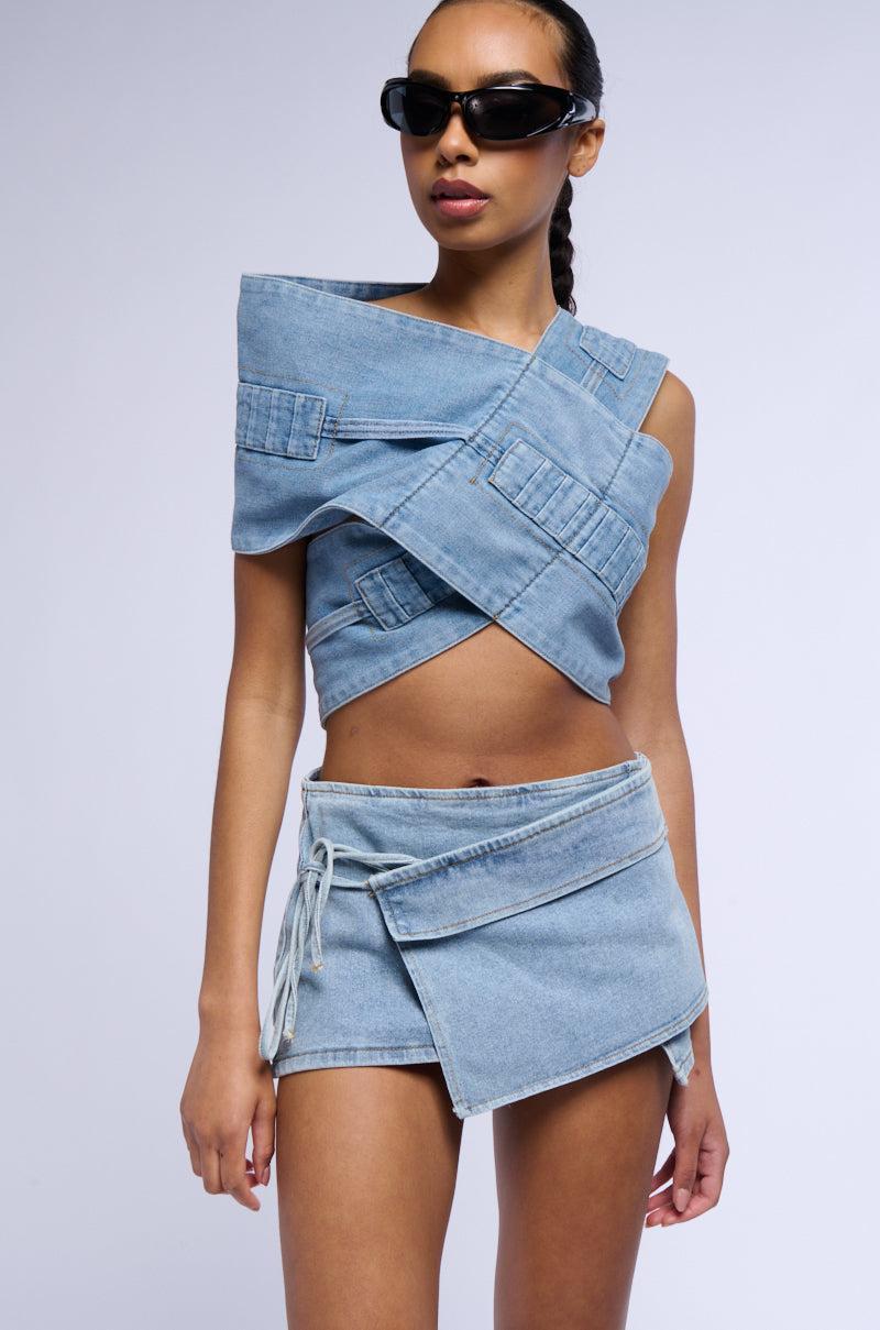 NO SHOW CROP DENIM VEST TOP Product Image