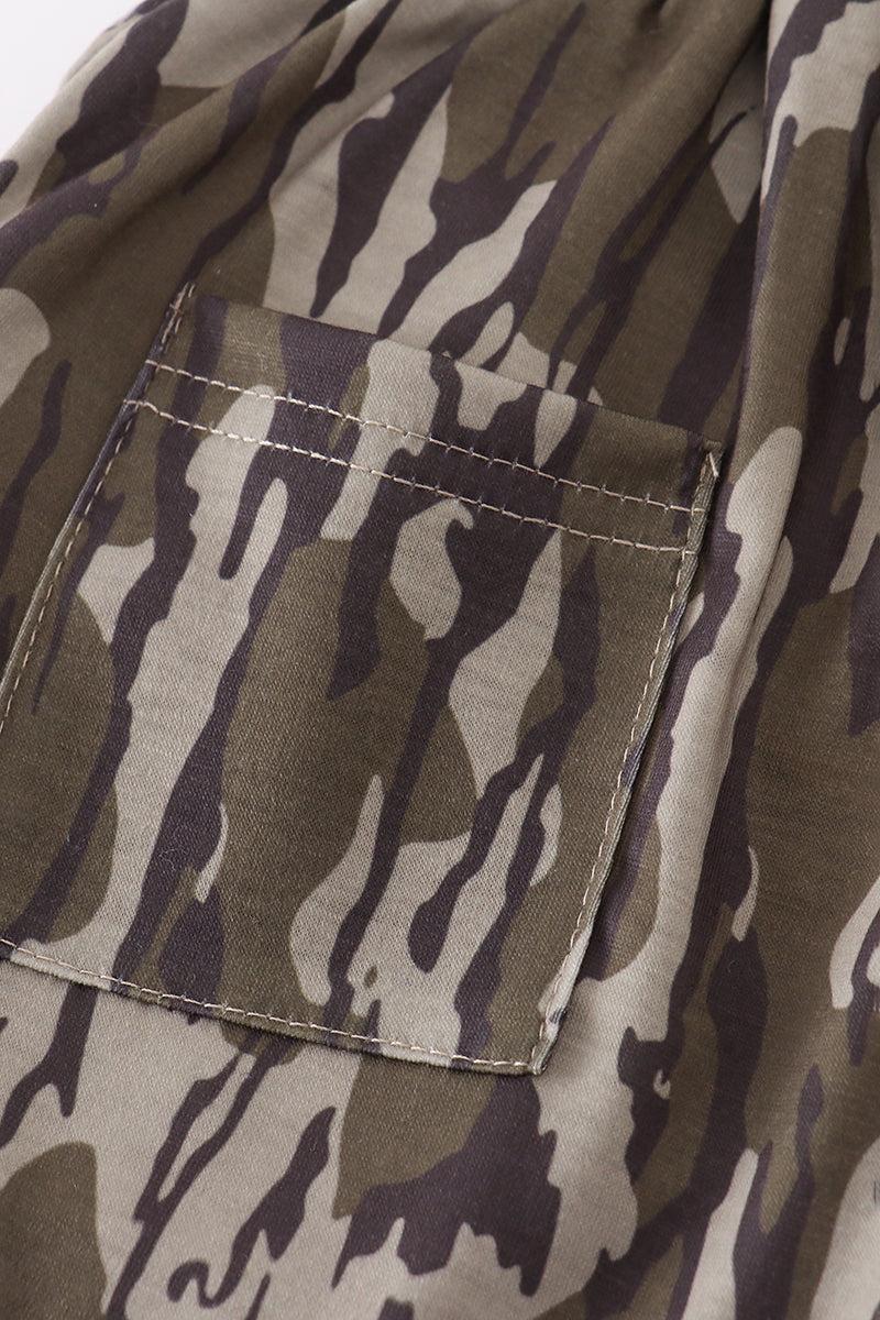 Camouflage print shorts Product Image