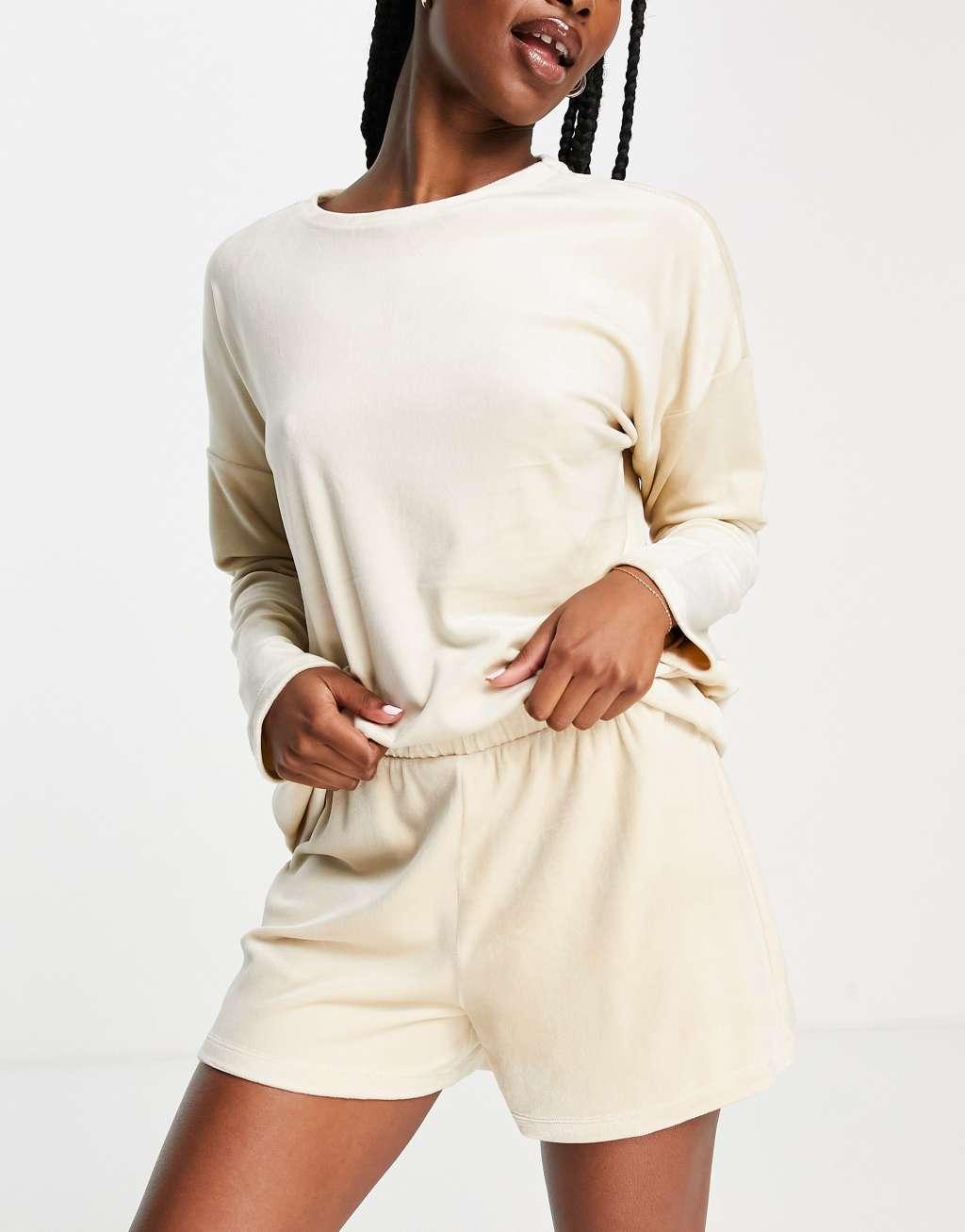 Vero Moda velour pajama set Product Image