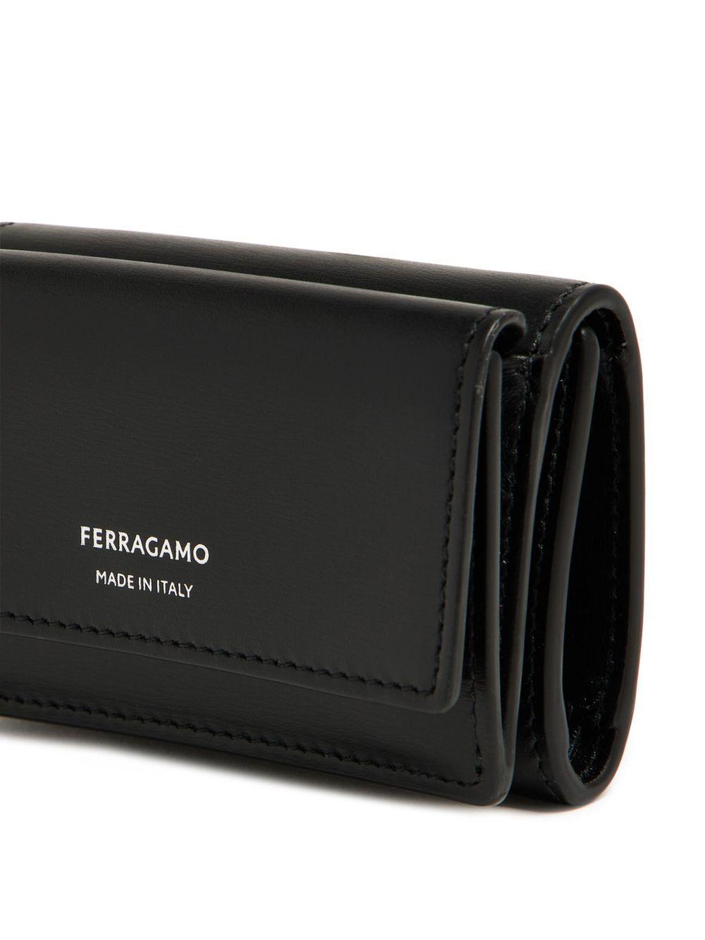 Classic leather tri-fold wallet Product Image