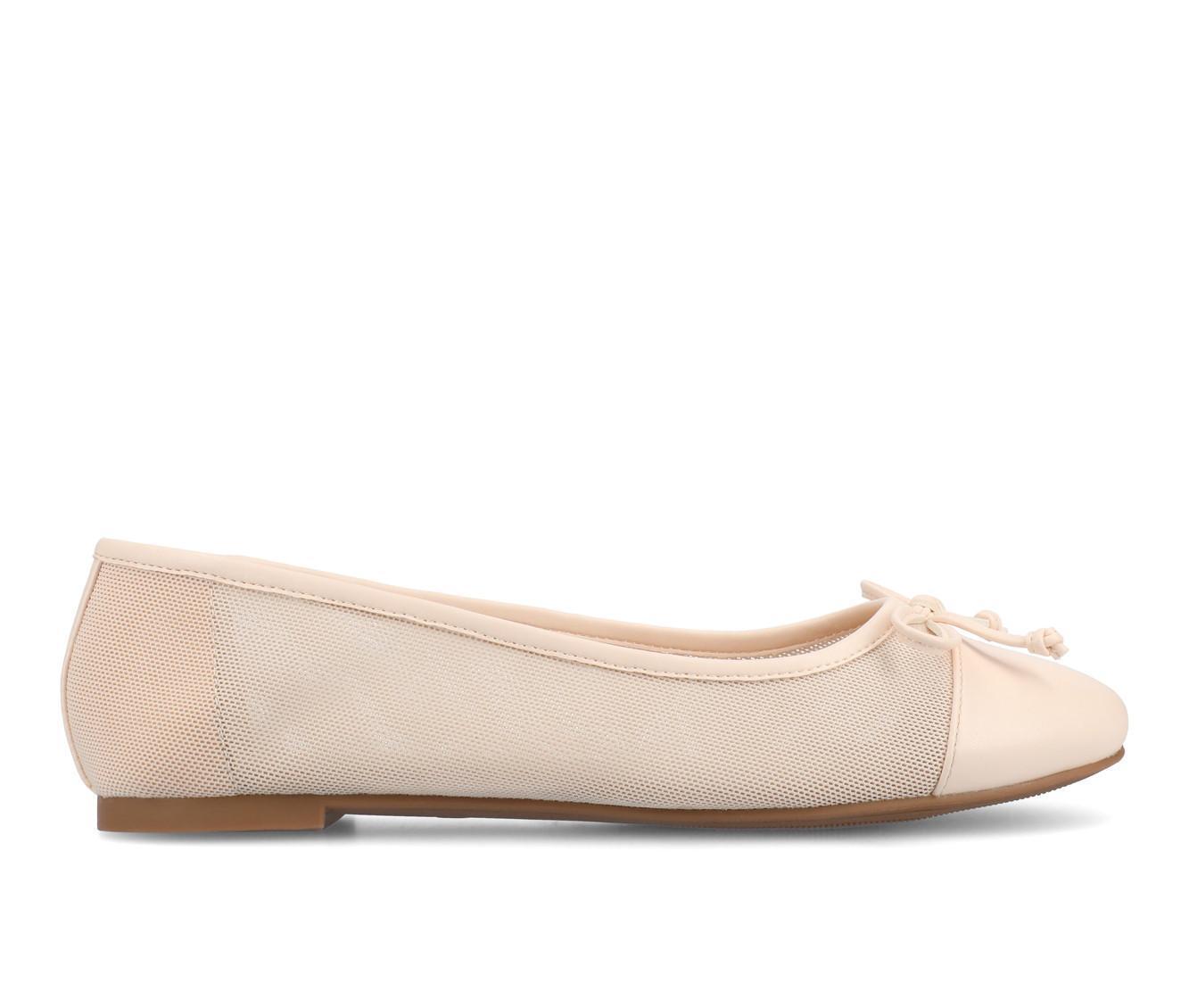 Women's Journee Collection Kaiah Flats Product Image