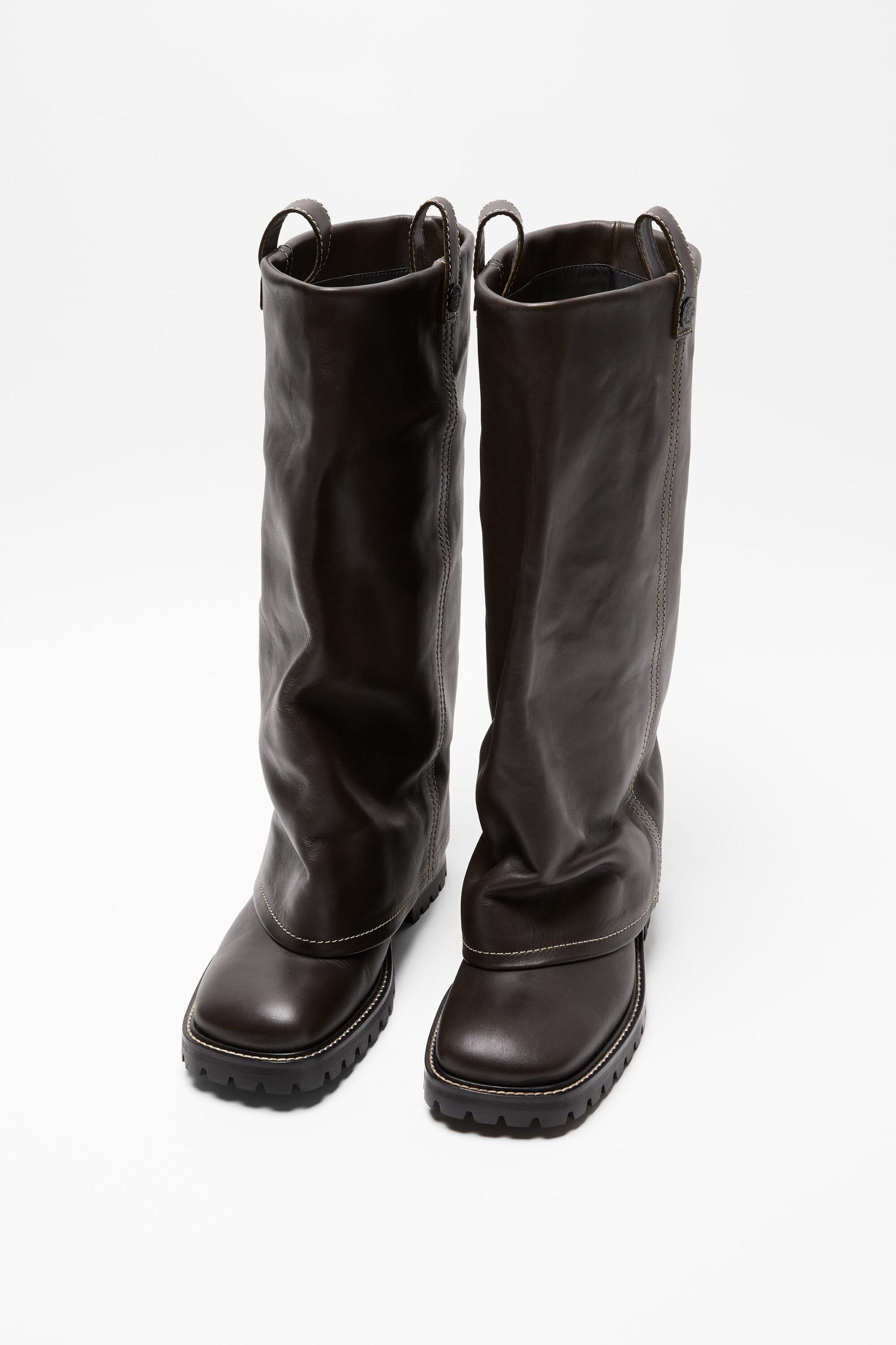 Leather boots Product Image