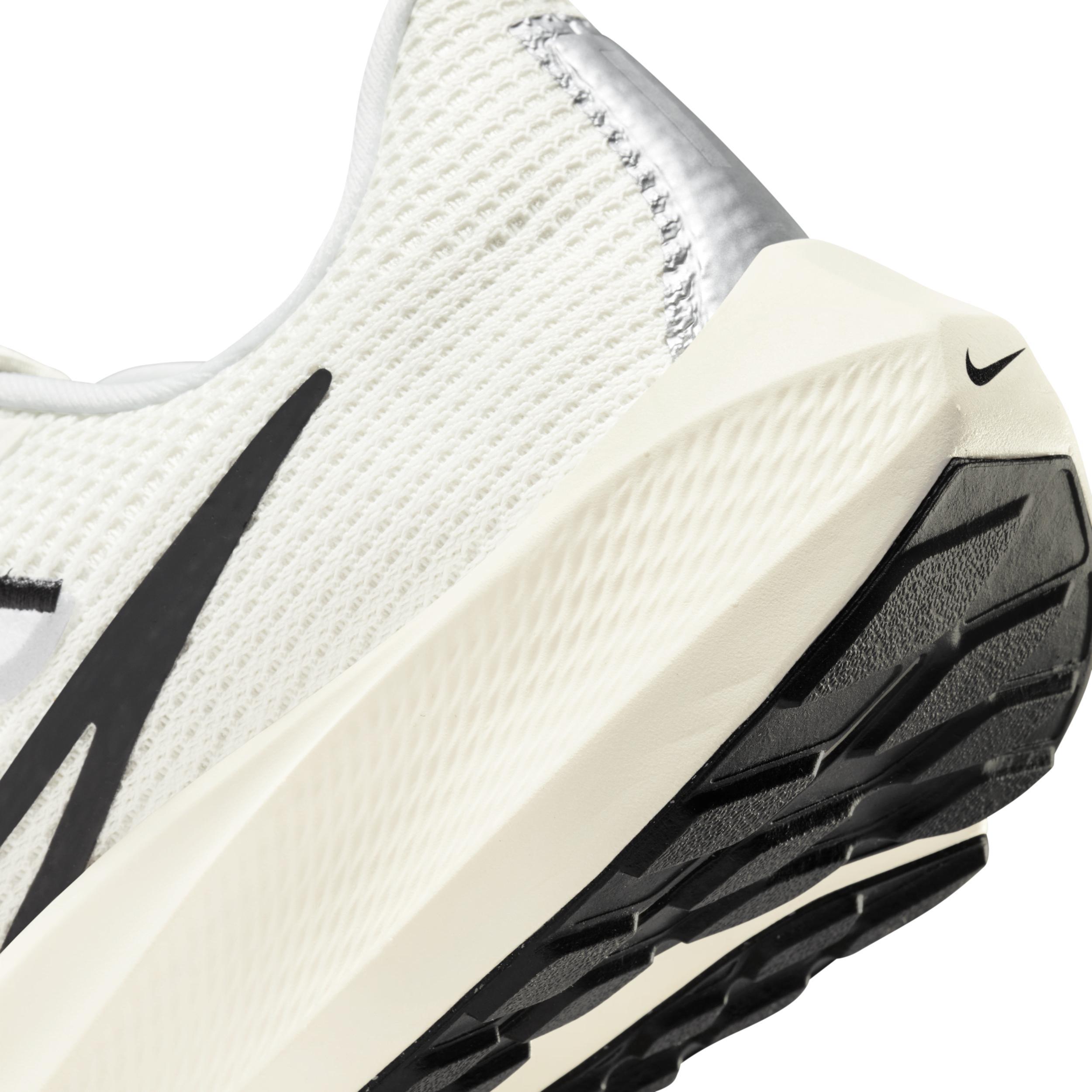 Nike Womens Zoom Pegasus 40 - Training Shoes Sail/Black/Coconut Milk Product Image