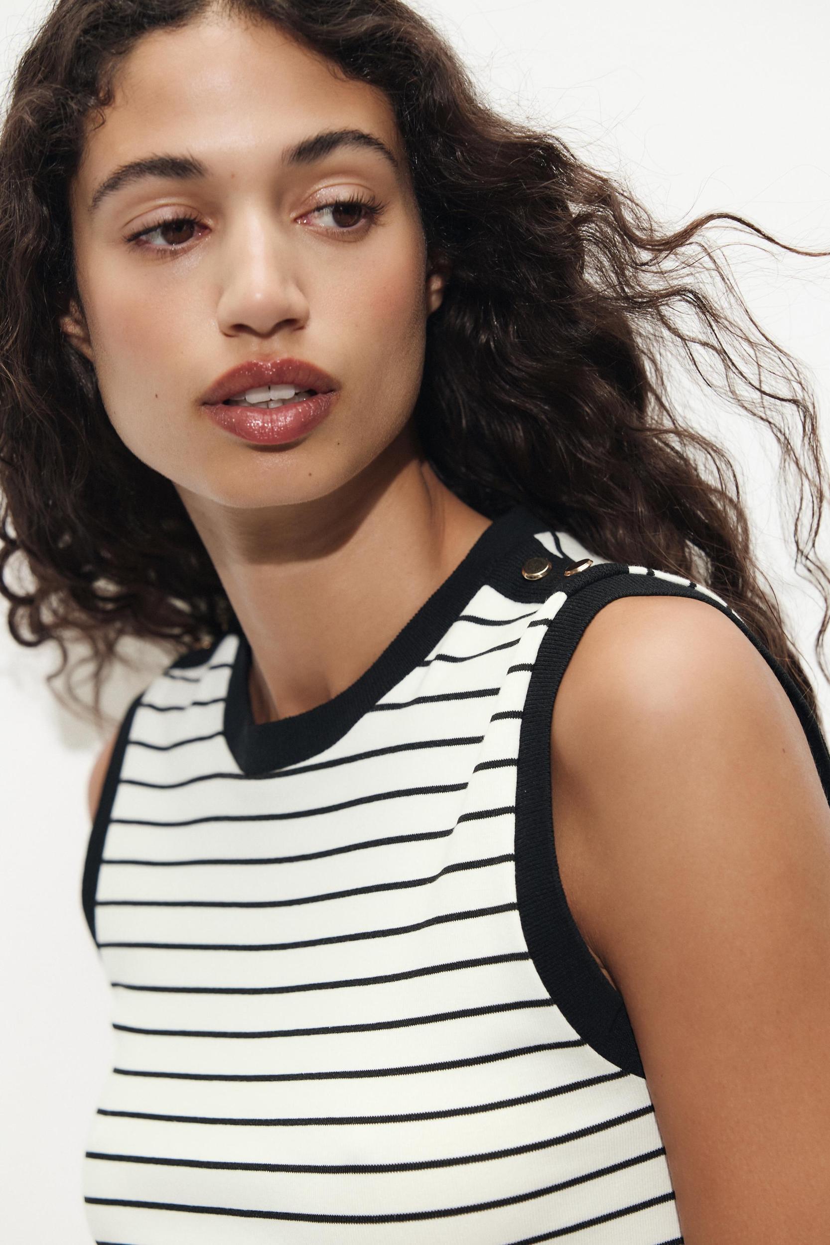 STRIPED BUTTON T-SHIRT Product Image