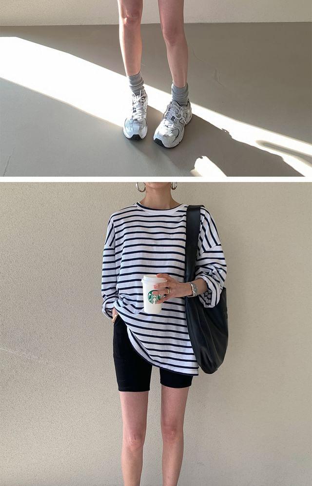 Long-Sleeve Crewneck Striped T-Shirt Product Image