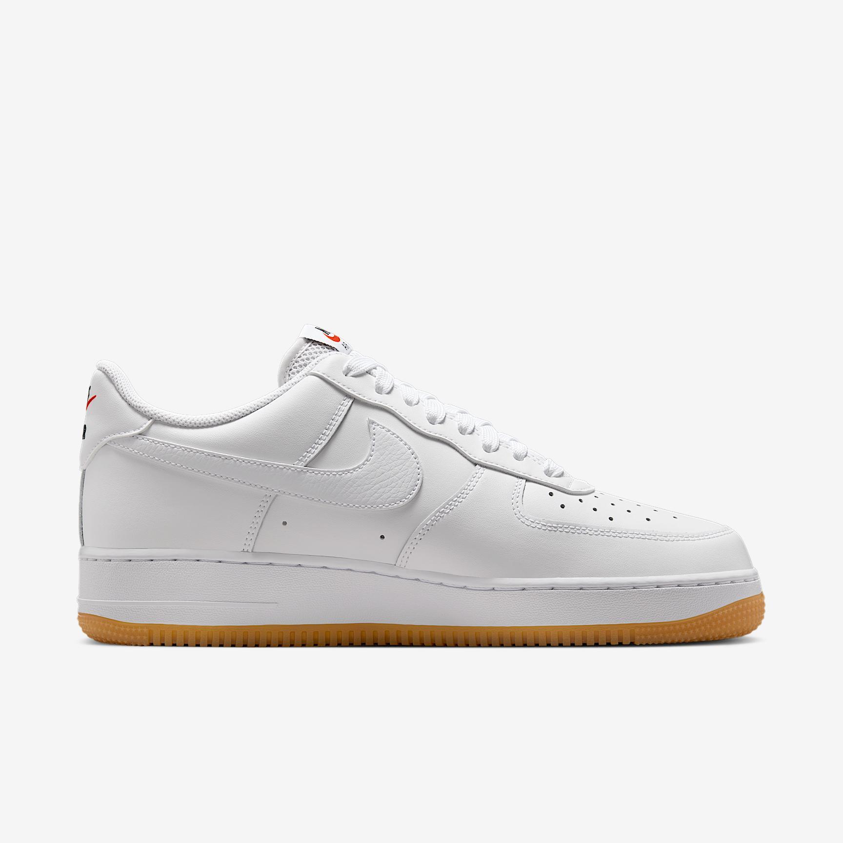 Nike Men's Air Force 1 '07 LV Shoes Product Image