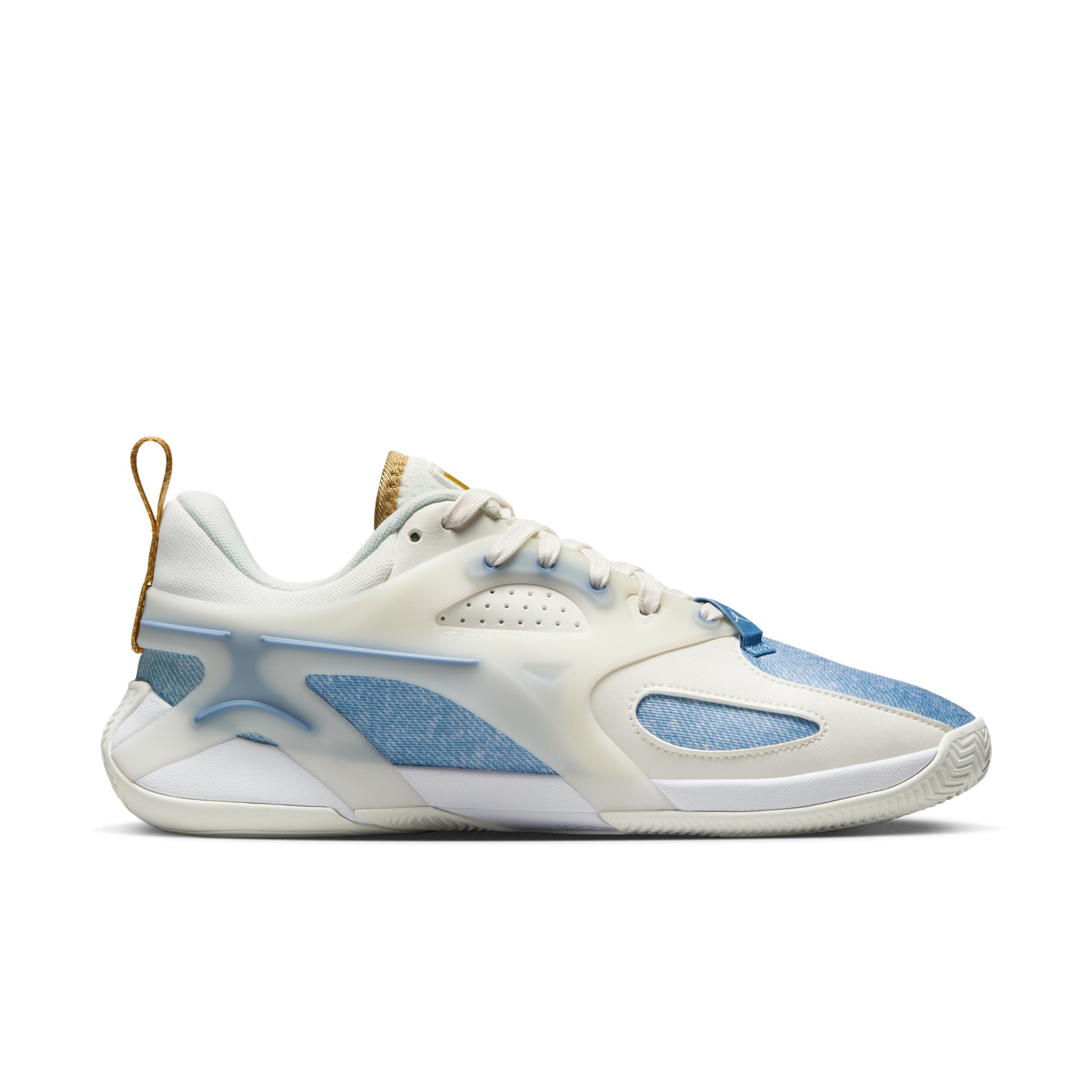 Women's Jordan Heir Series "Denim and Gold" Basketball Shoes Product Image