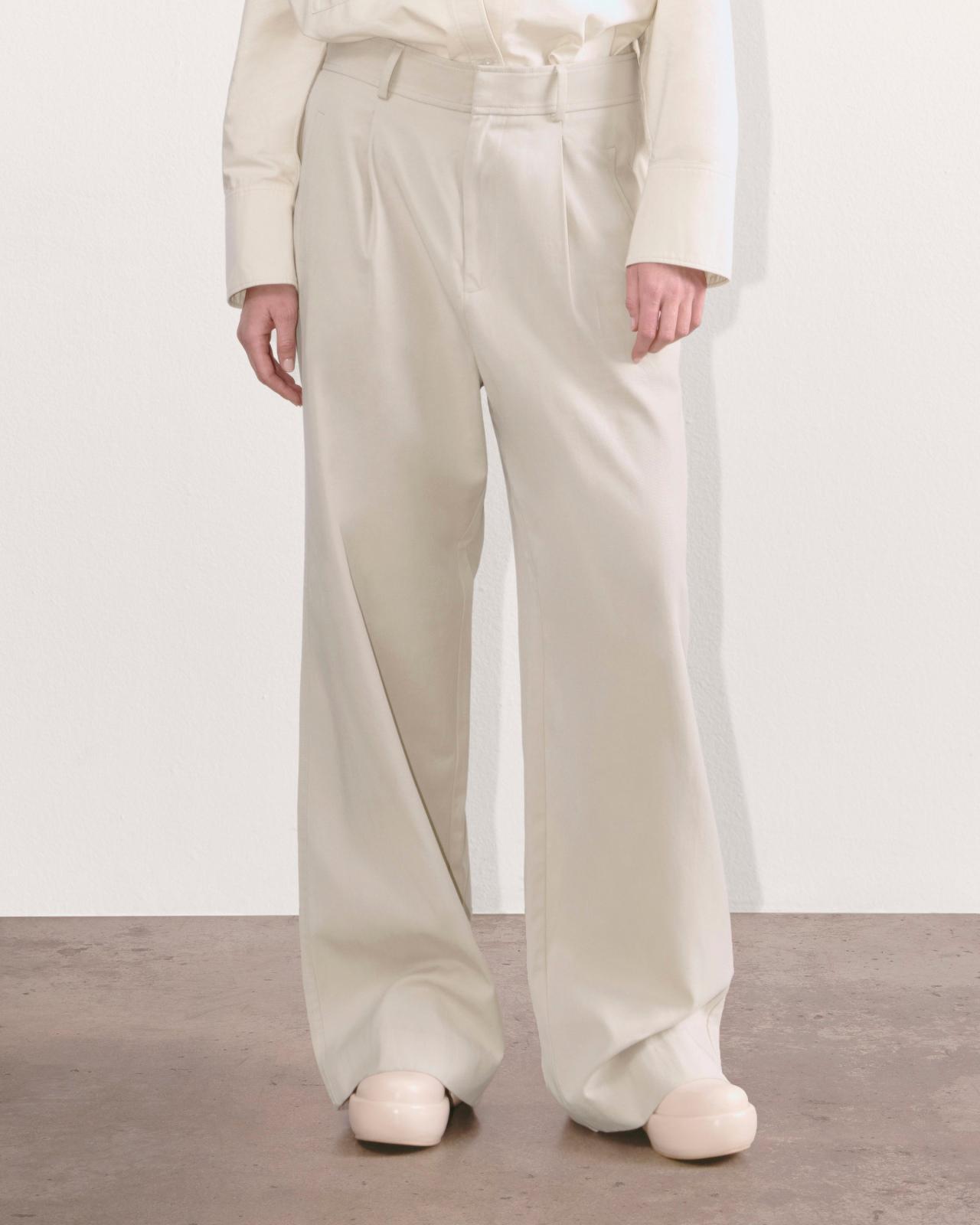 The Draper Pleated Pant in Buttersmooth Product Image