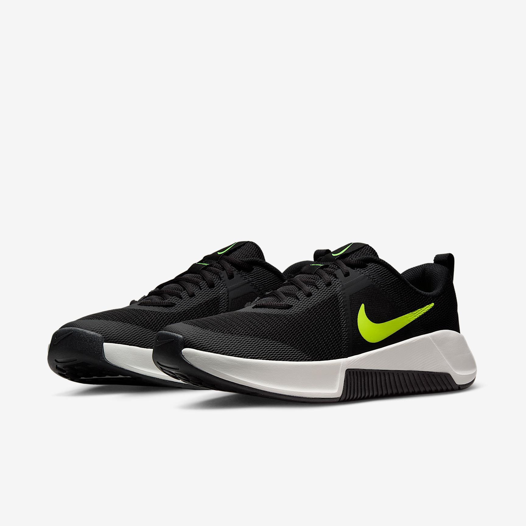 Nike Men's MC Trainer 3 Workout Shoes Product Image