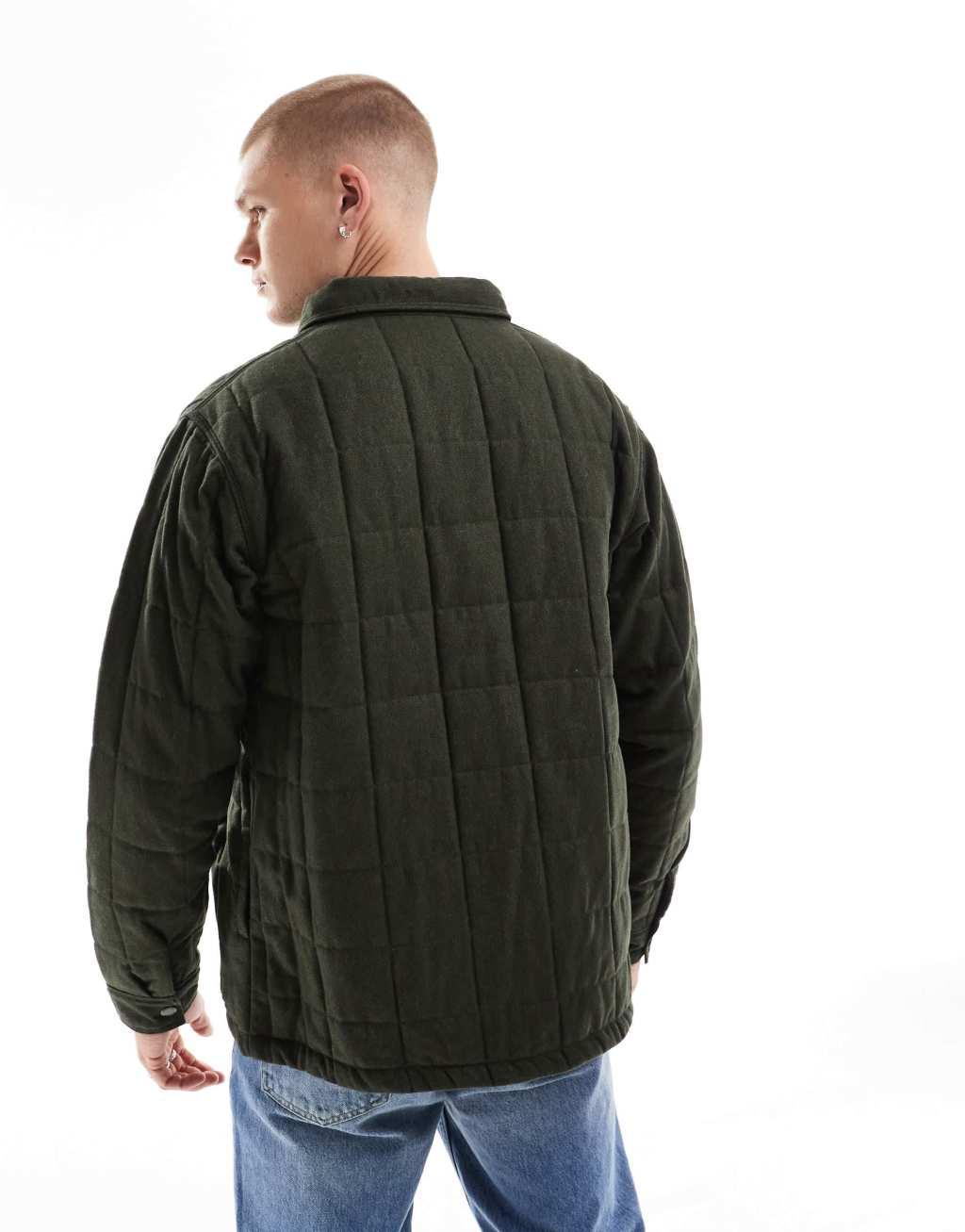 Columbia Landroamer quilted shirt jacket in green Product Image