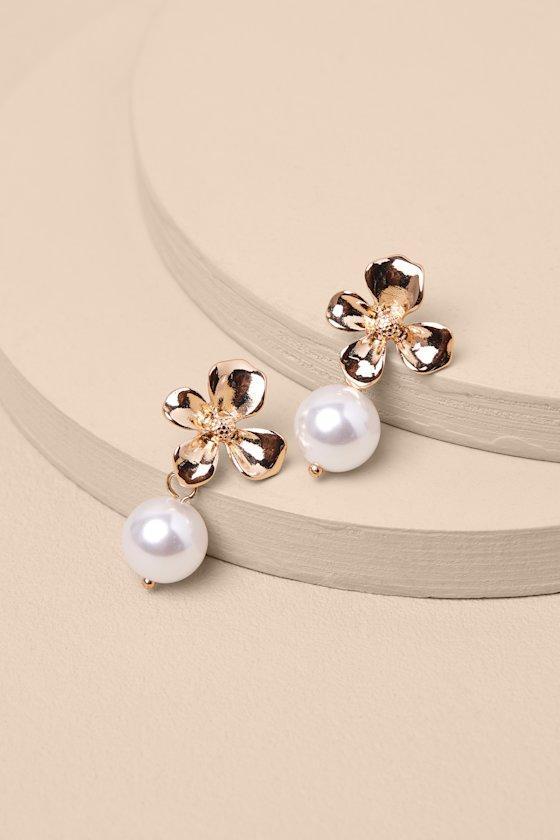 Yarelis Gold Flower Pearl Drop Earrings Product Image