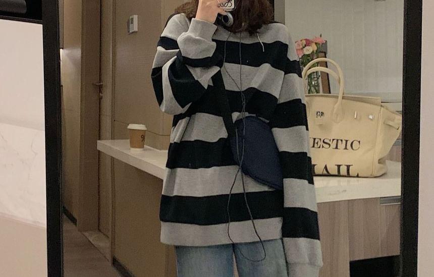 Round Neck Striped Pullover Product Image