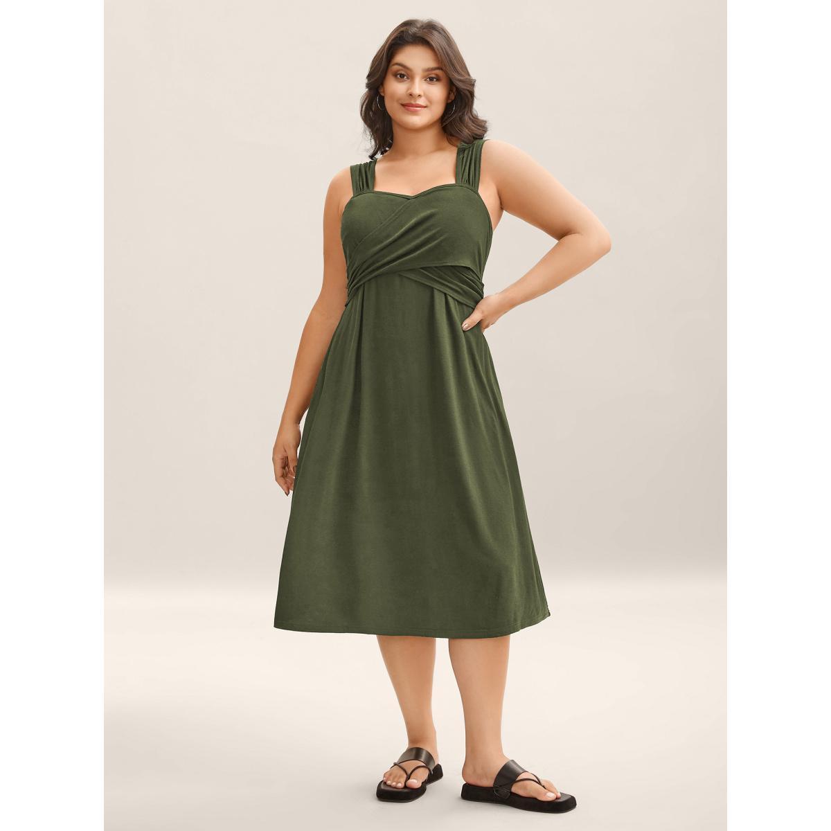 Plus Size Crosswrap Bodice Pockets Midi Dress ArmyGreen Women Heart neckline Sleeveless Curvy BloomChic 28/5X Product Image