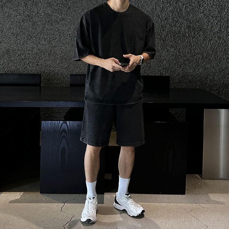 Short-Sleeve Round Neck Plain T-Shirt / Drawstring Waist Shorts Product Image
