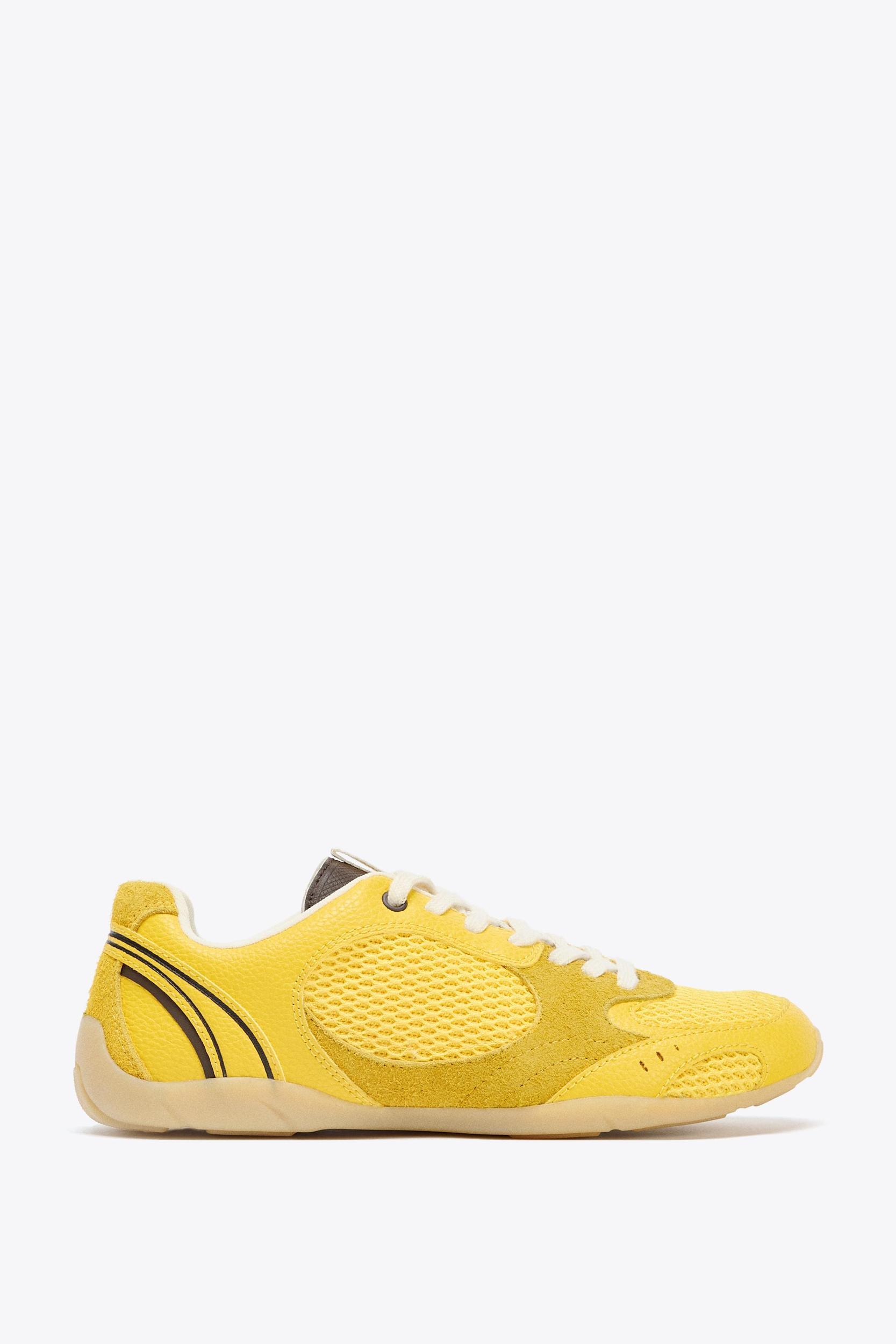 CONTRAST RUNNING SHOES Product Image