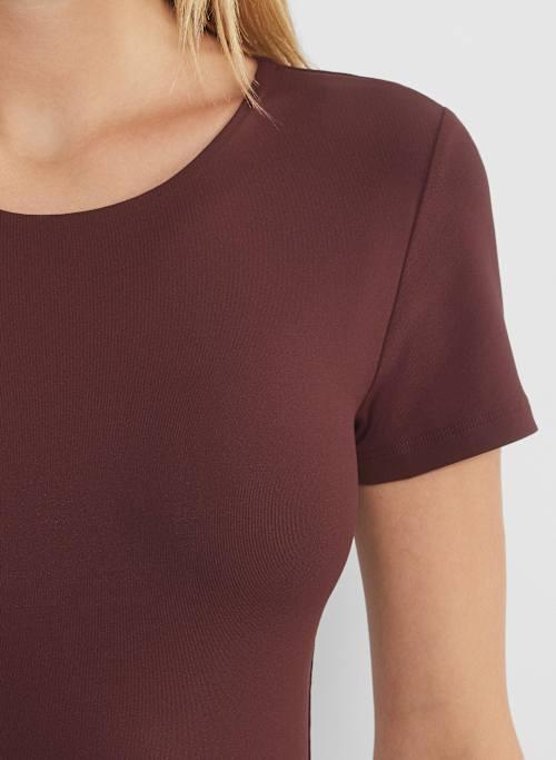 contour crew hip t-shirt Product Image