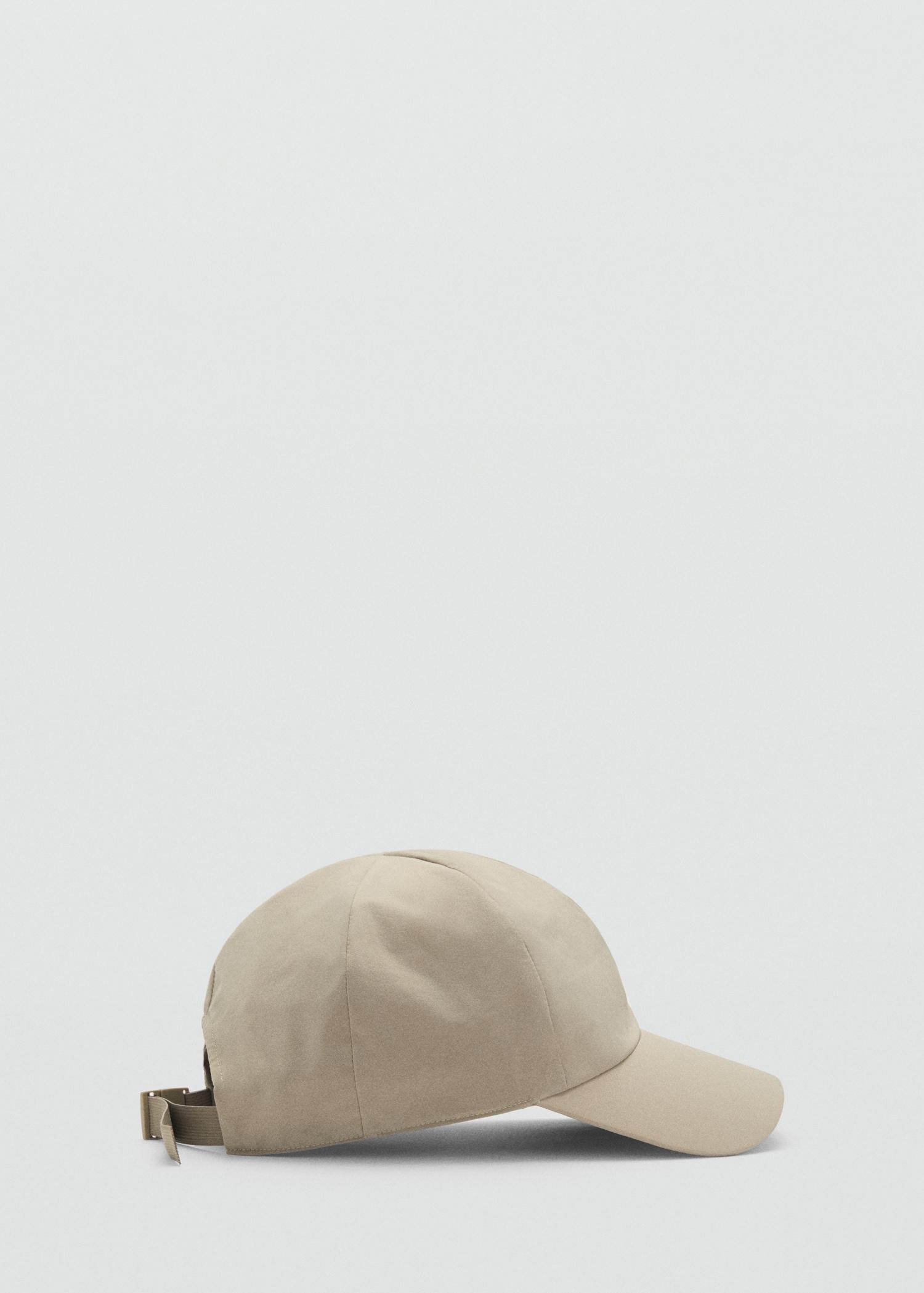 Cap with visor - Men | MANGO USA Product Image