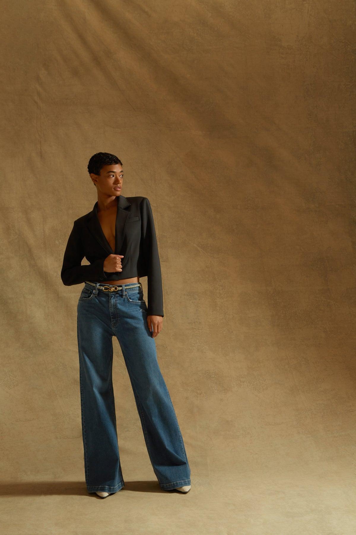 Cropped Blazer Female Product Image