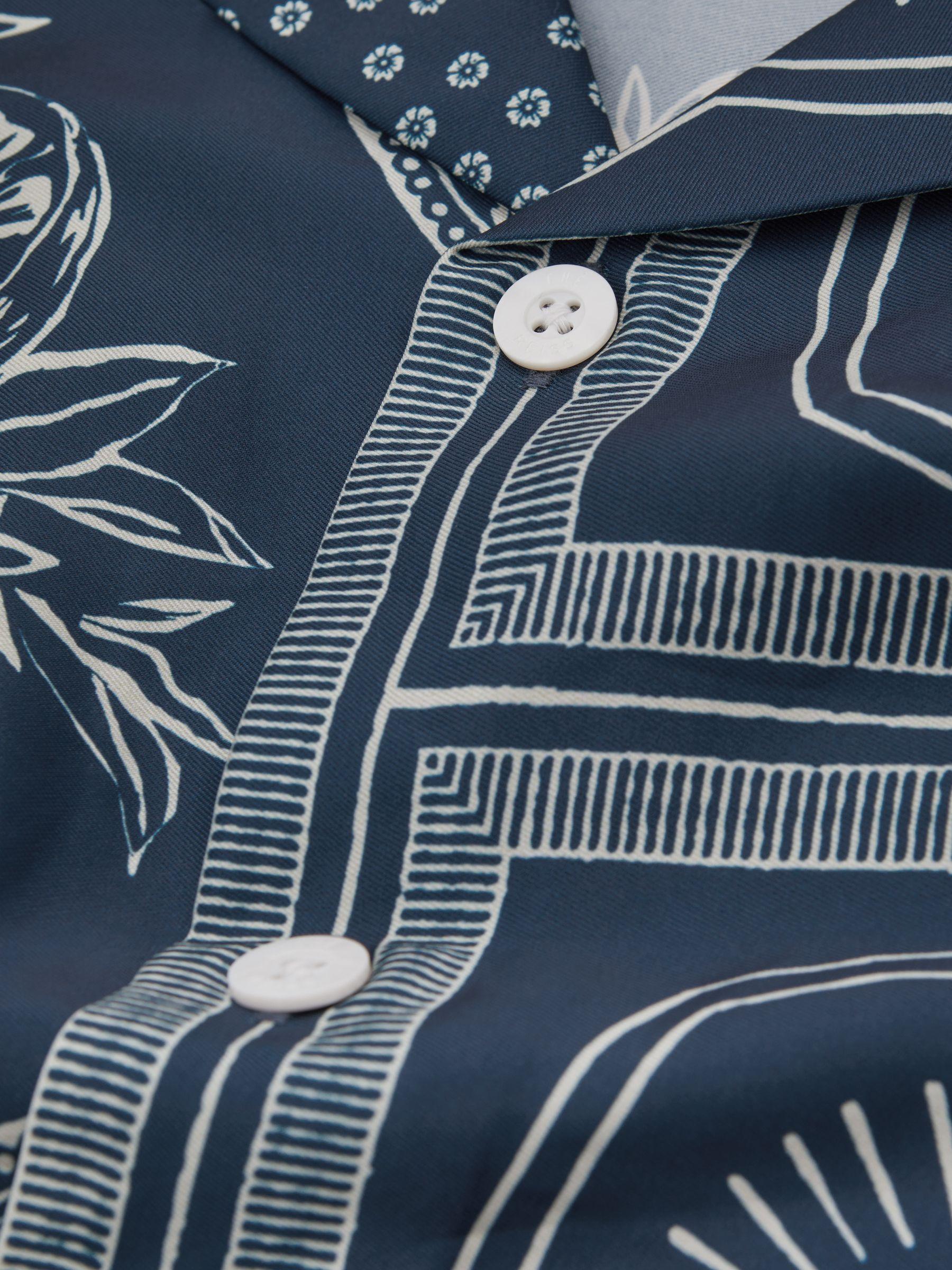 Reiss | Ché Printed Cuban Collar Shirt in Navy/White Product Image