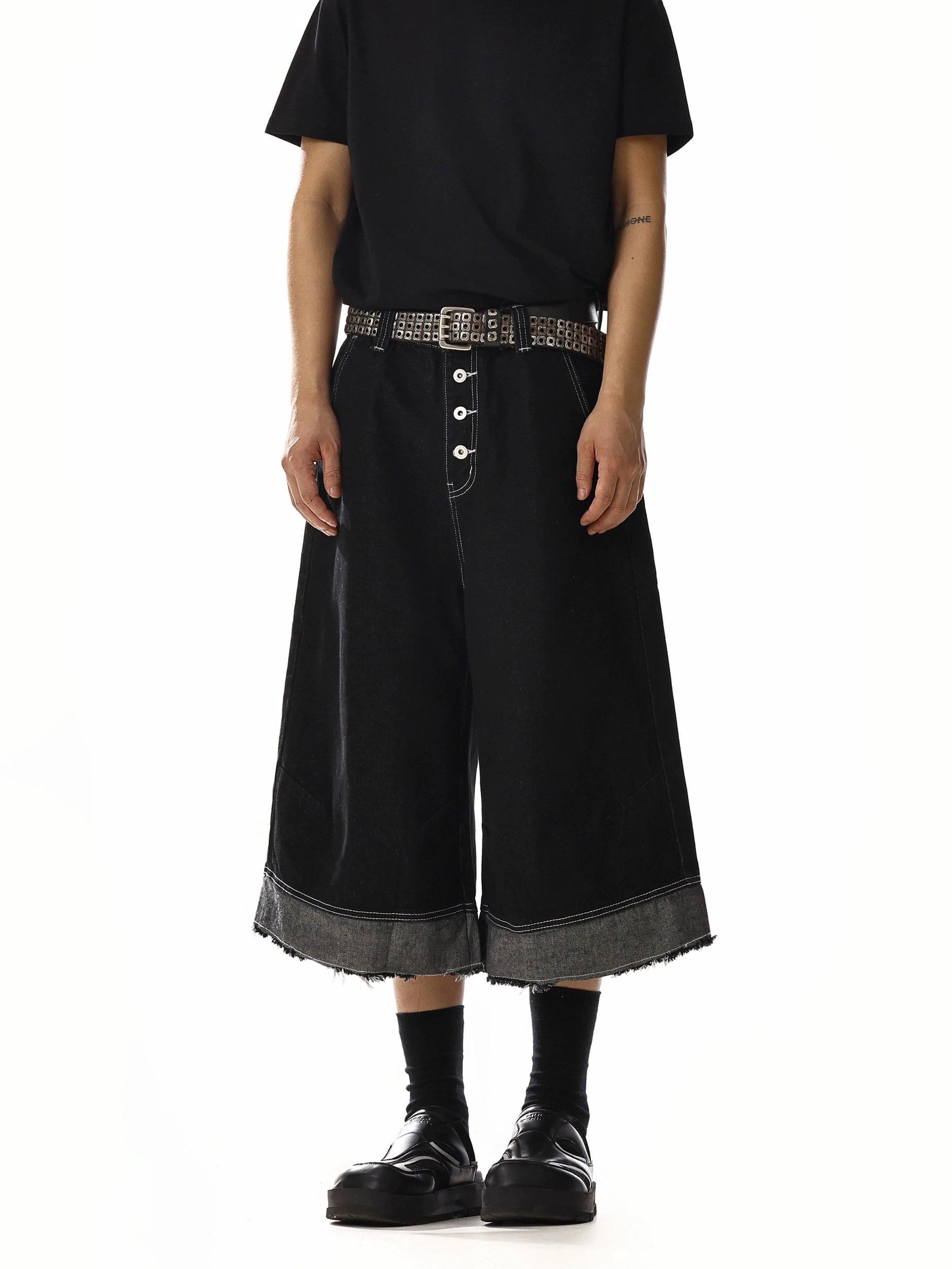 RT No. 18210 BLACK WIDE SHORTS Product Image