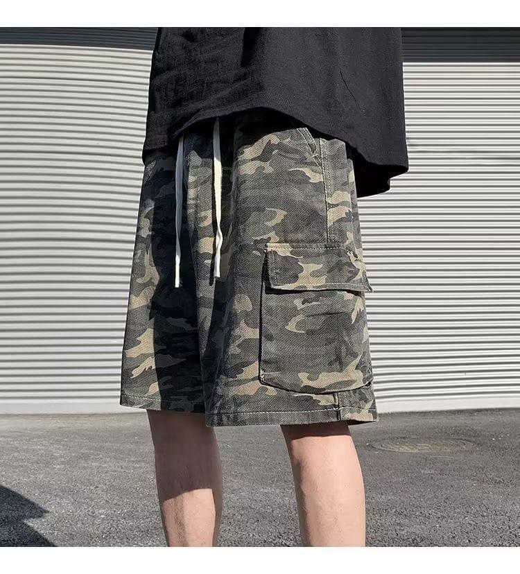 Drawstring Waist Camouflage Shorts Product Image