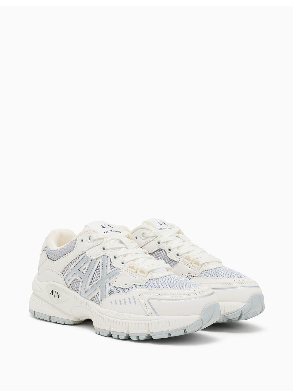 low-top sneakers Product Image
