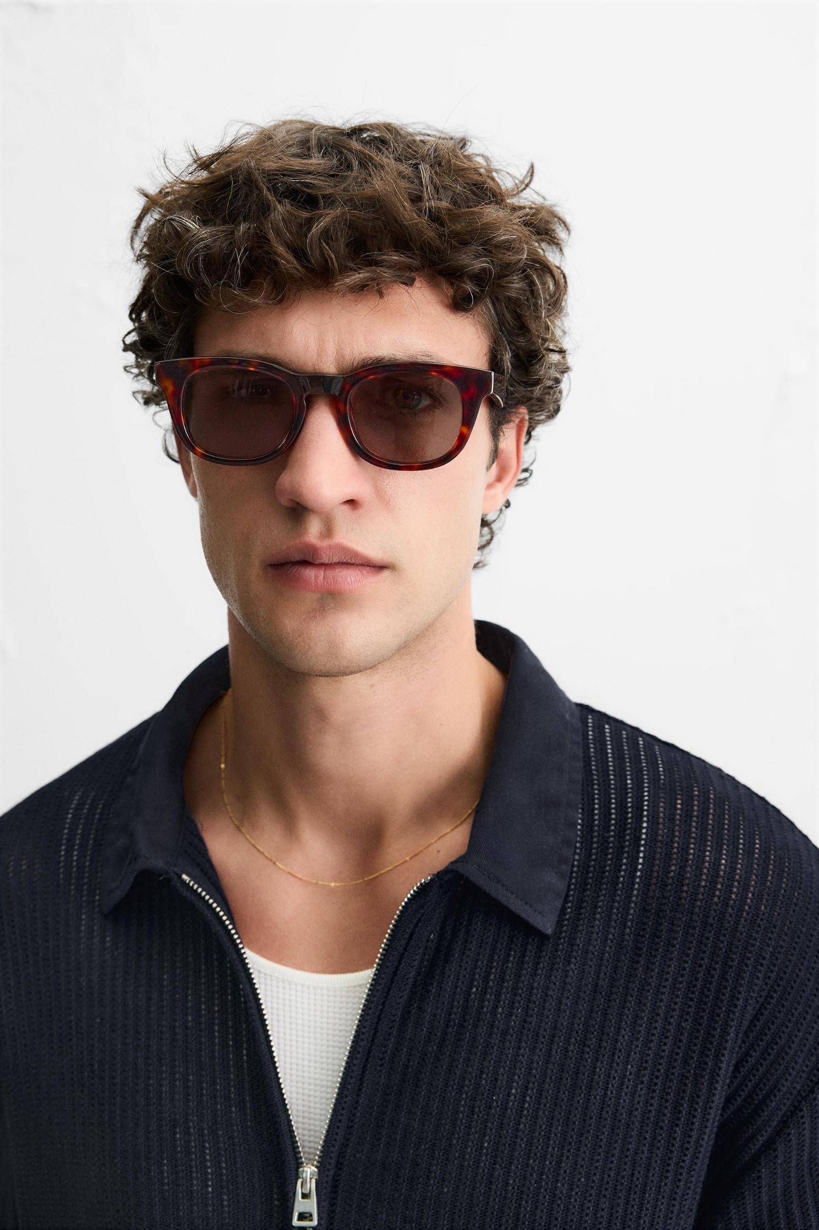 TEXTURED ZIP-UP SHIRT Product Image