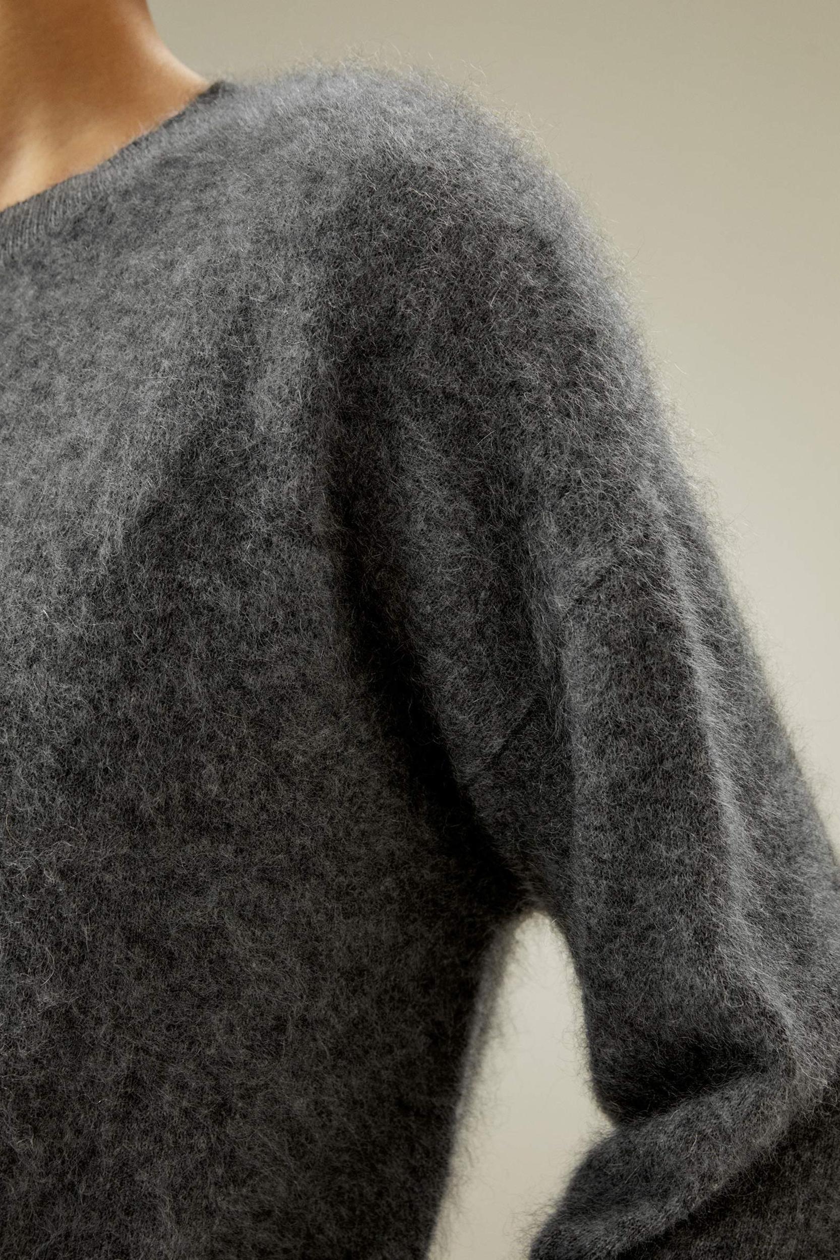 Relaxed Drop-Shoulder Cashmere Sweater Product Image