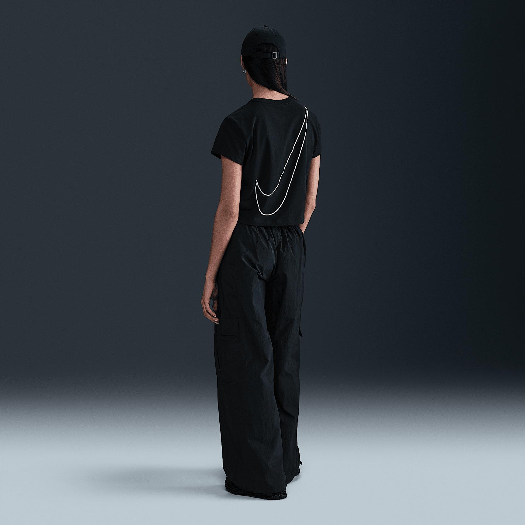 Nike Sportswear Club Women's Short-Sleeve Cropped Graphic T-Shirt Product Image