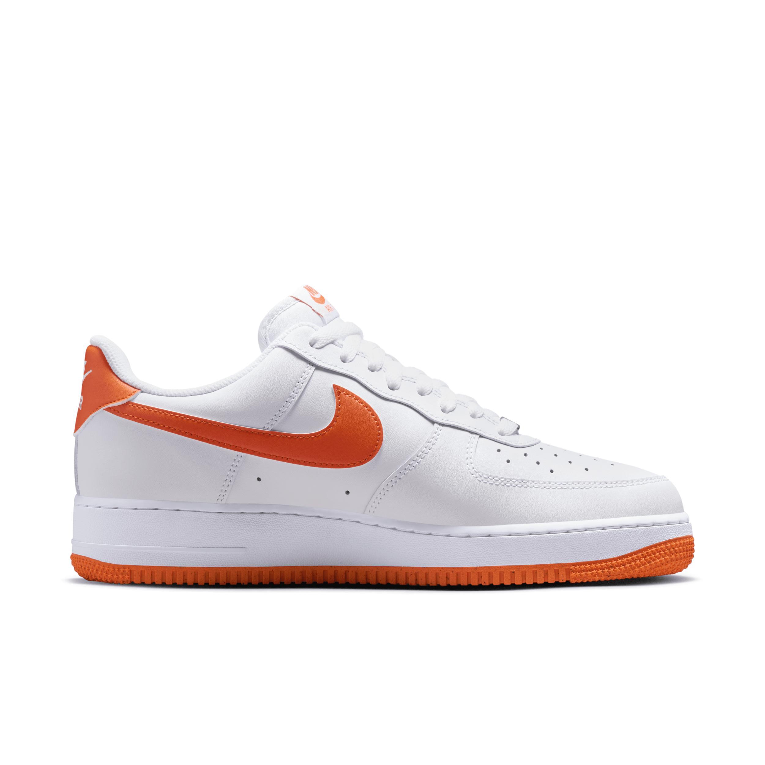 Nike Men's Air Force 1 '07 LV Shoes Product Image