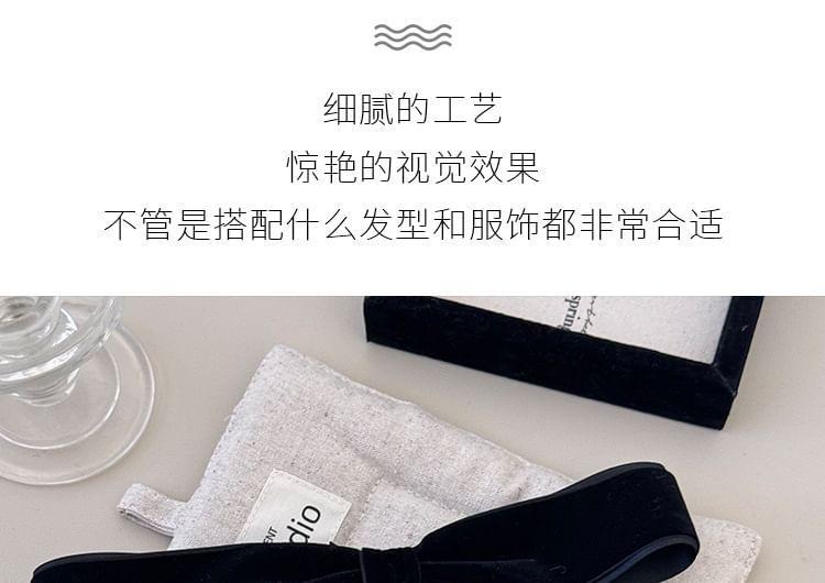 Bow Velvet Hair Clip Product Image