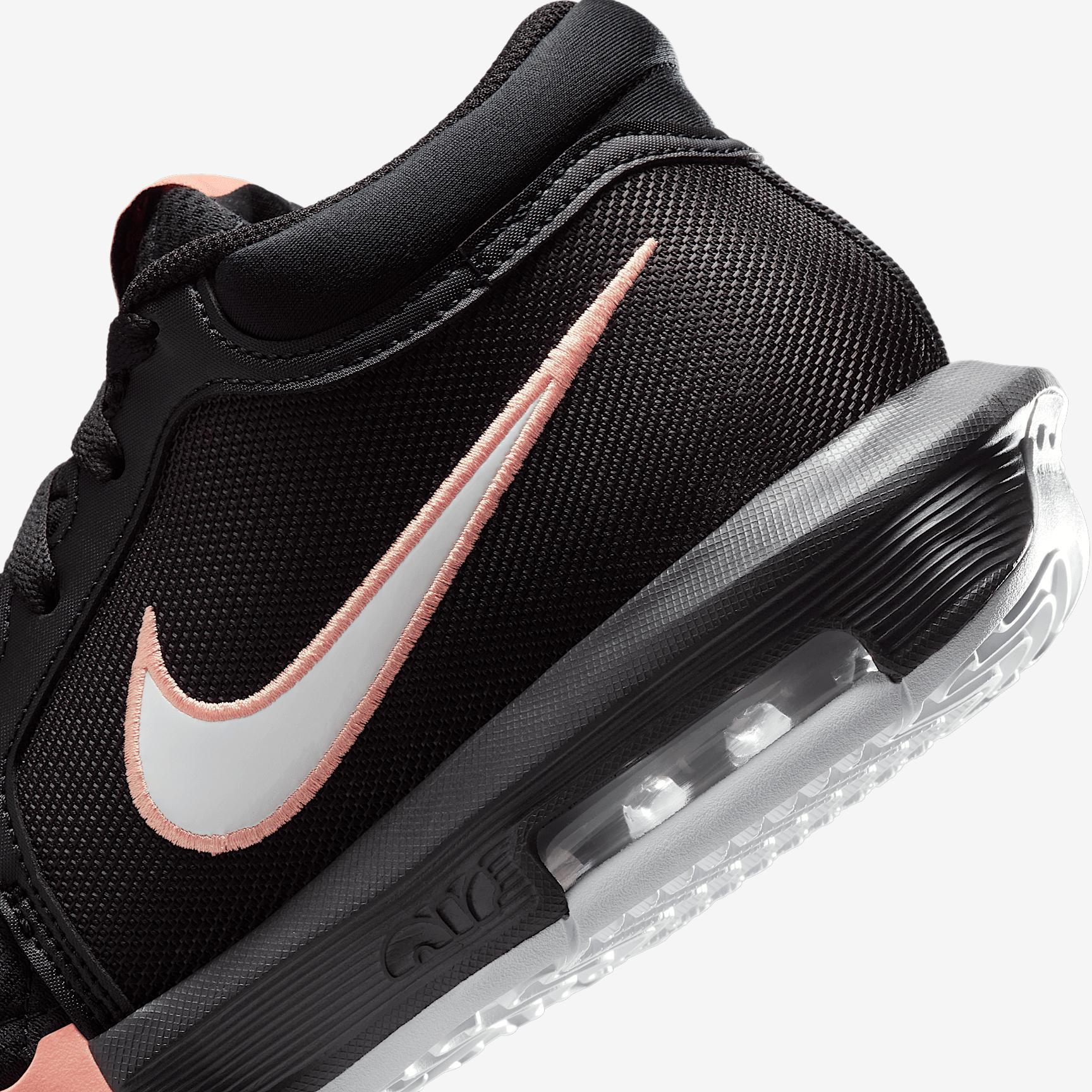 Nike Men's LeBron Witness VIII Basketball Shoes Product Image