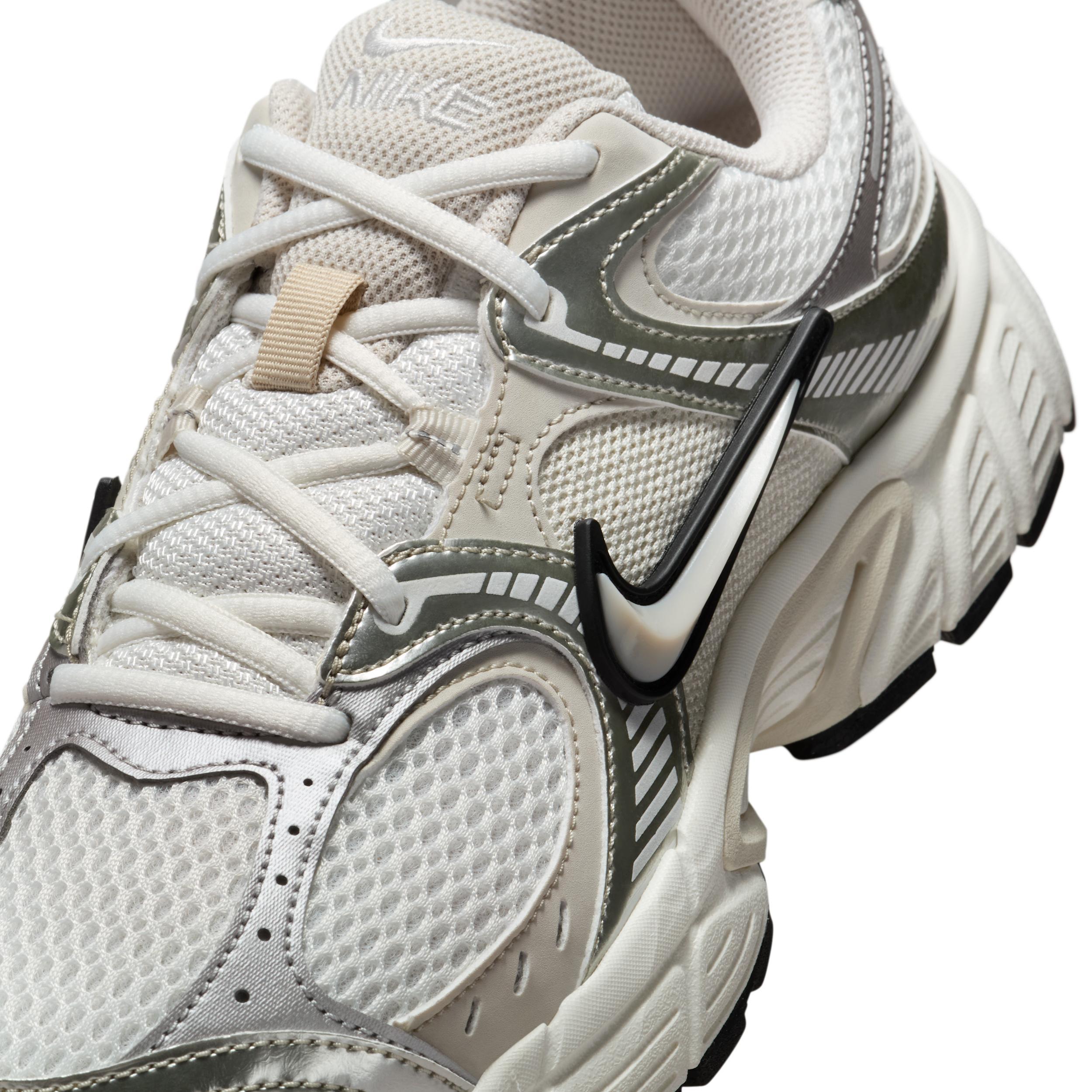 Nike Womens V5 RNR Casual Shoes in Summit White/Sail/Black Product Image