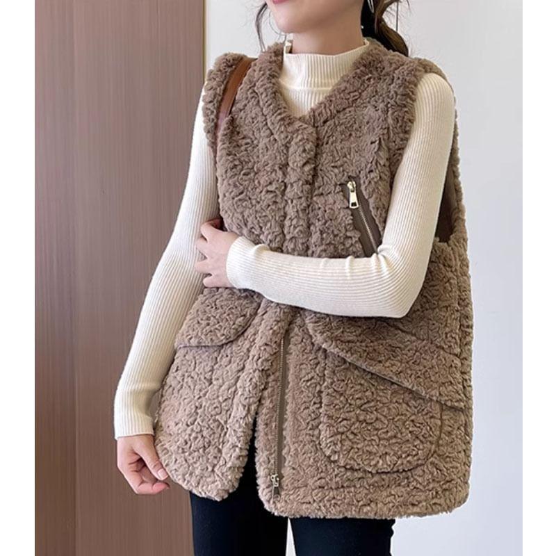 V-Neck Plain Faux Shearling Zip Vest Product Image