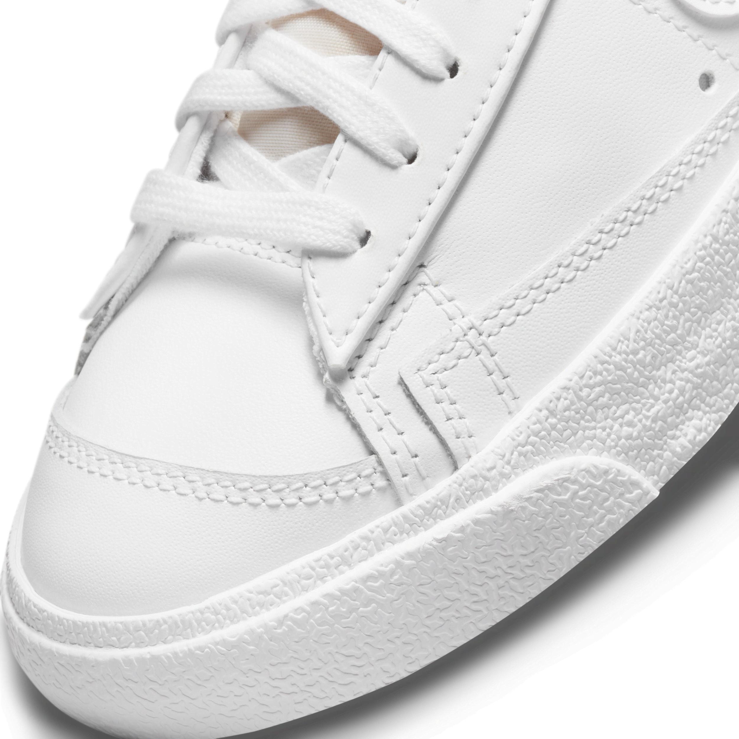 Nike Womens Blazer Mid 77 Shoes Product Image