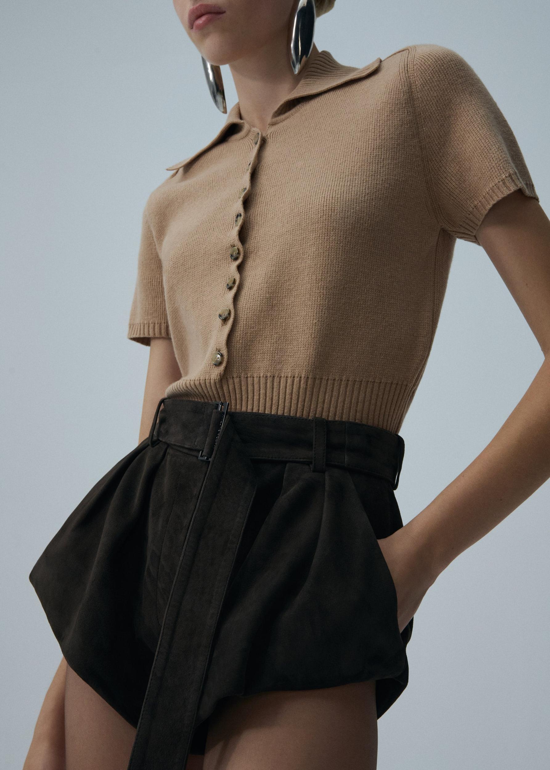 Short-sleeve buttoned cropped sweater in beige Product Image
