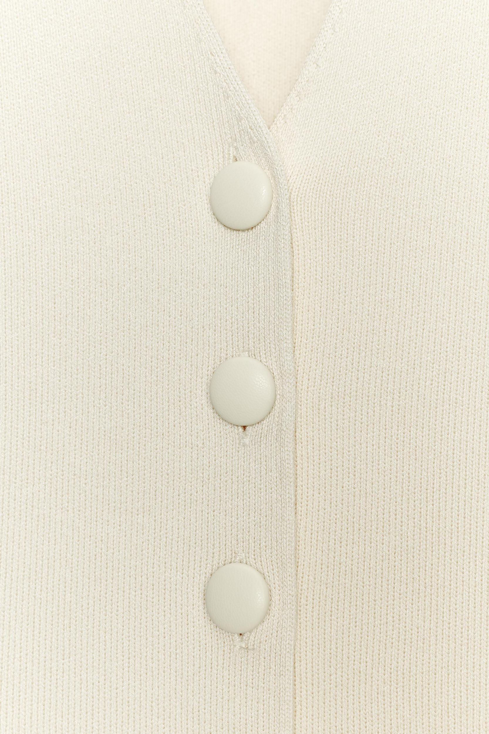 COVERED BUTTON KNIT VEST Product Image