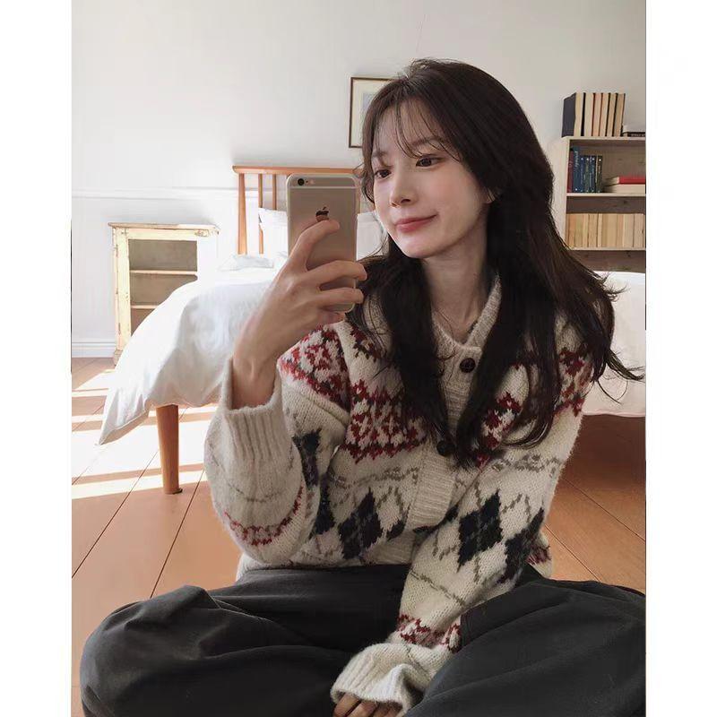 Crew Neck Diamond Jacquard Button-Up Cardigan Product Image