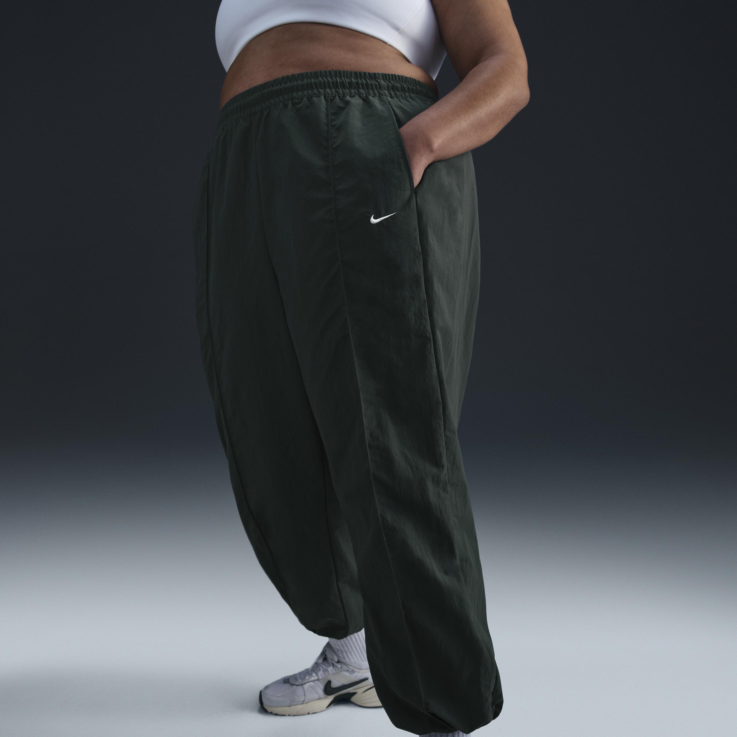 Women's Nike Sportswear Everything Wovens Mid-Rise Open-Hem Pants (Plus Size) Product Image