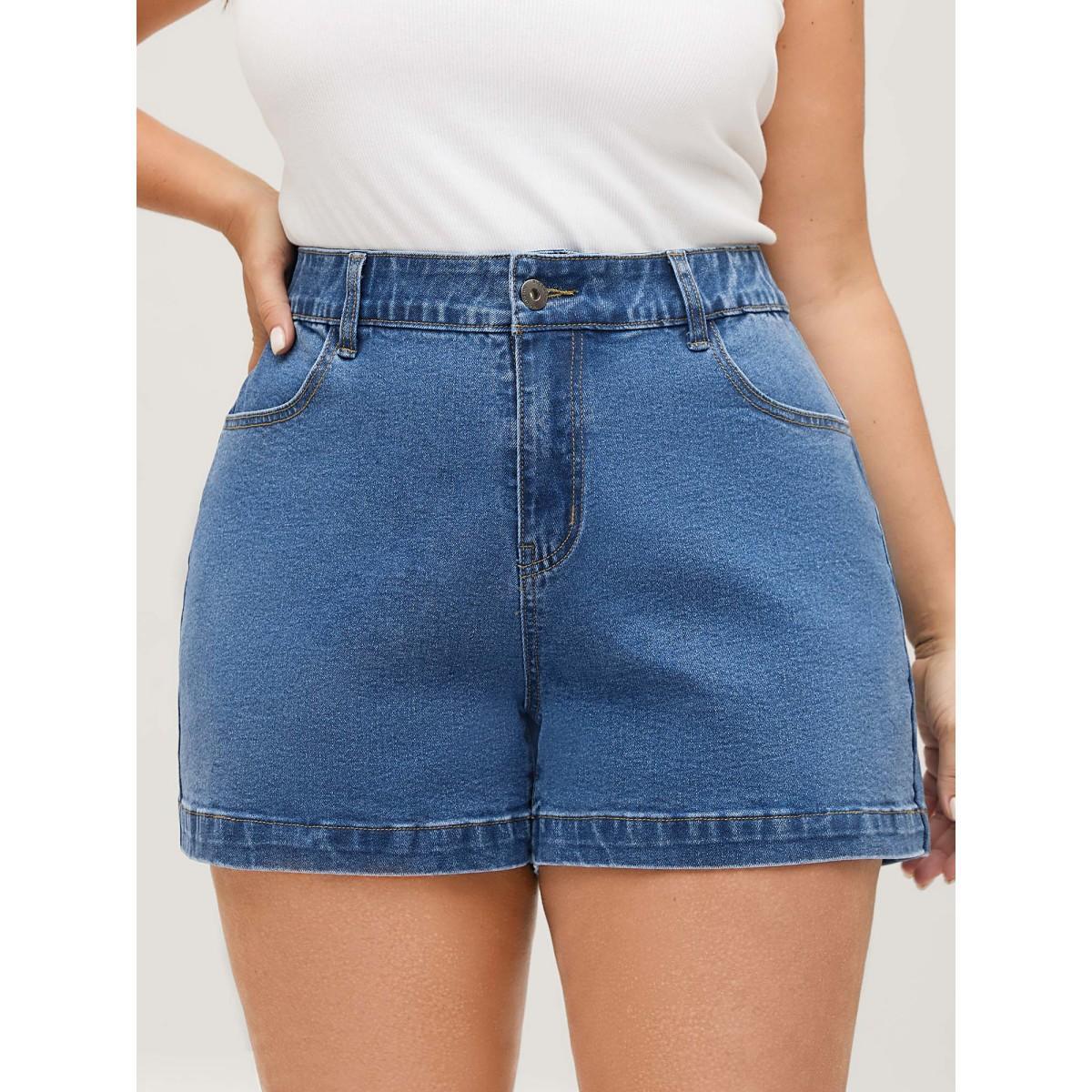 Plus Size Pull-On Stretchy Waist Denim Shorts Women Denimblue Medium stretch Everyday-Casual Slanted pocket Casual Denim Shorts BloomChic 26/4X Product Image