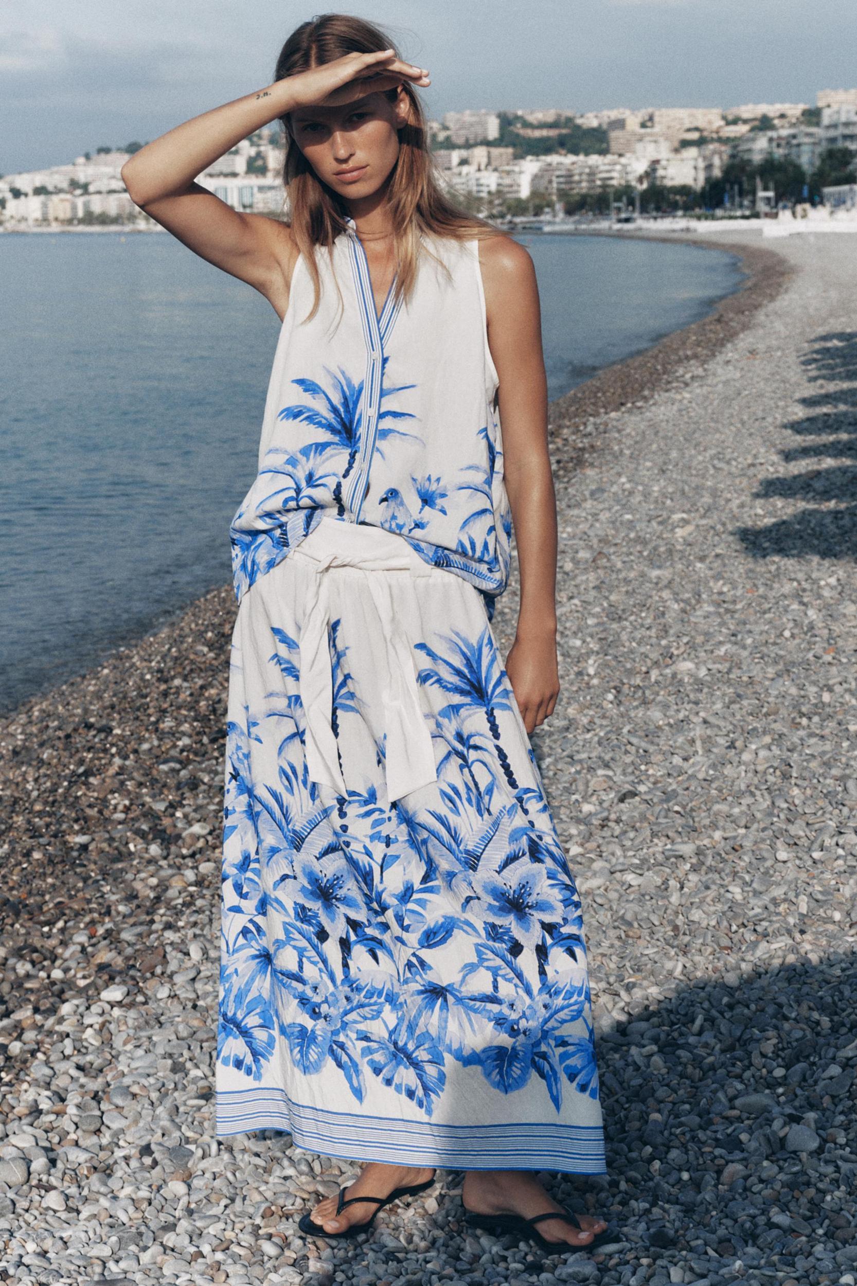 TROPICAL PRINT BLOUSE Product Image