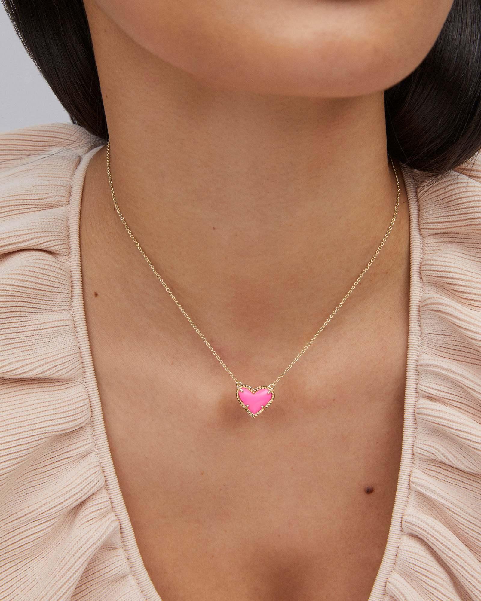 Kendra Scott Ari Heart Short Pendant Necklace, 15 Product Image