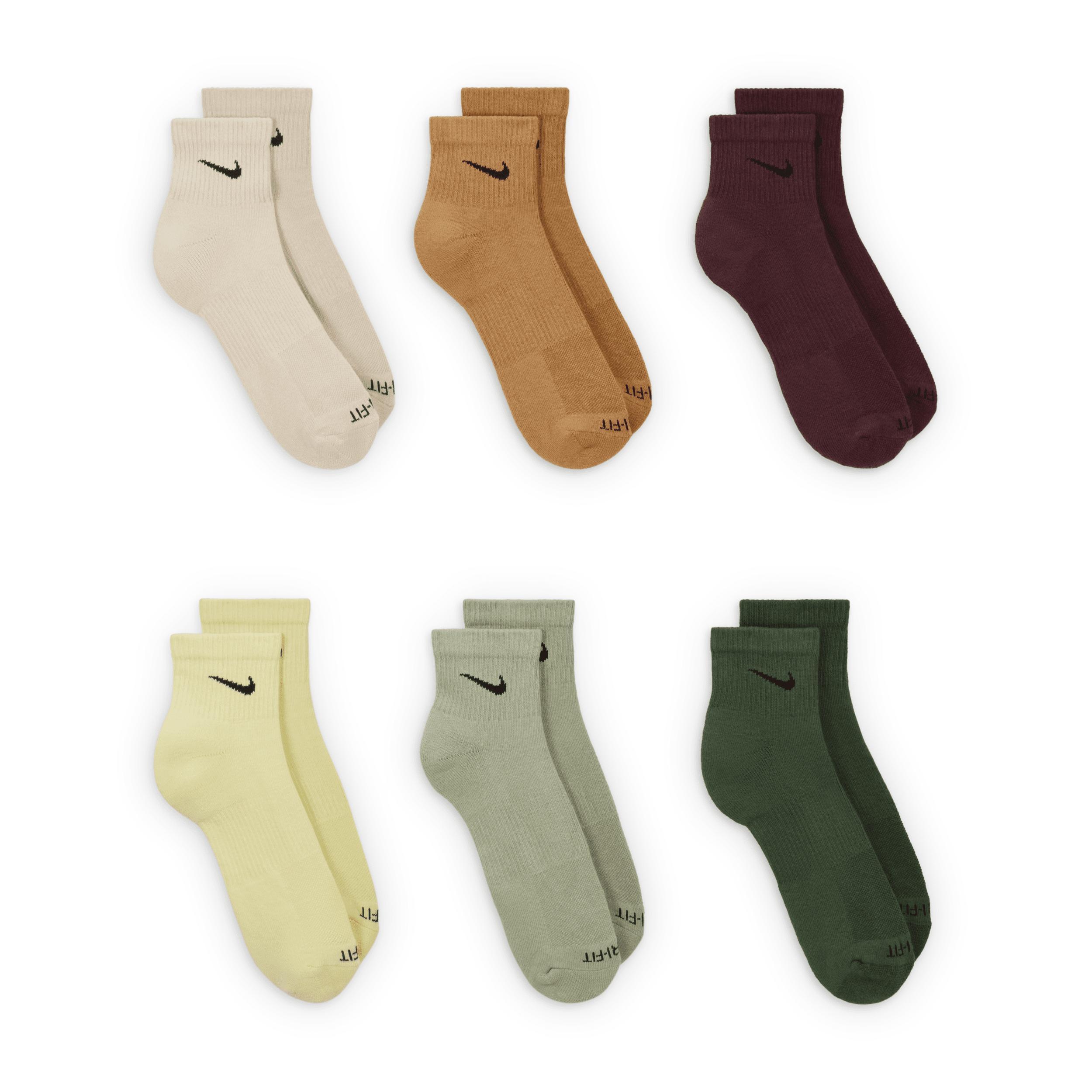 Nike Everyday Plus Cushioned Training Ankle Socks (6 Pairs) Product Image