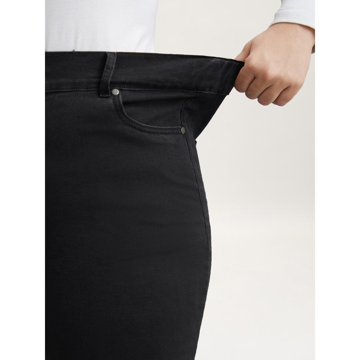 Plus Size Buttons Mid-Rise Curvy Skinny-Fit Jeans Women Denimblack Elegant Button Medium stretch Slanted pocket Jeans BloomChic 28/5X Product Image