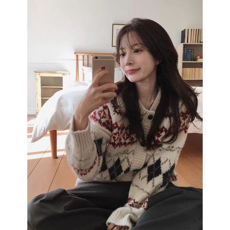 Crew Neck Diamond Jacquard Button-Up Cardigan Product Image