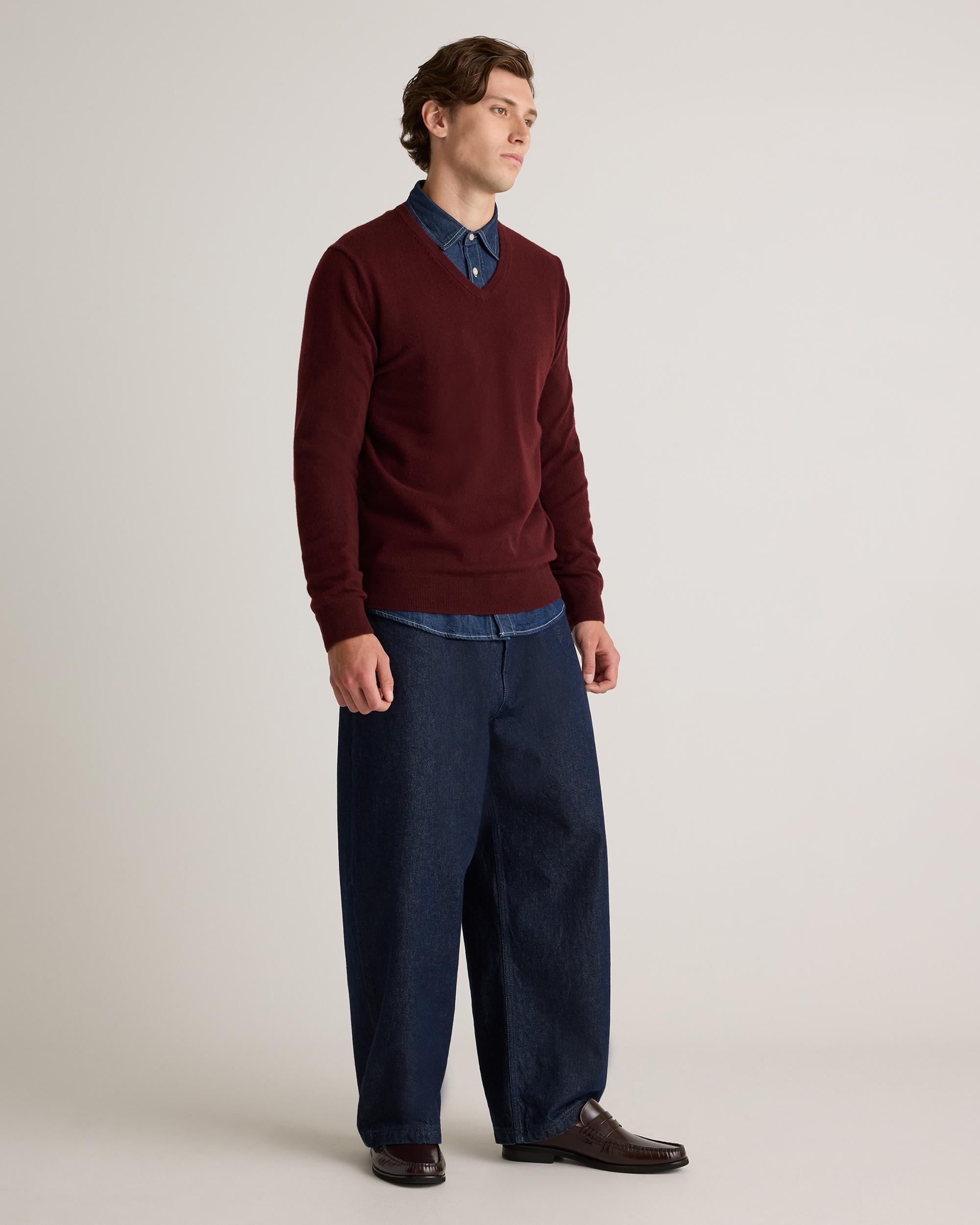 Quince | Men's Mongolian Cashmere V-Neck Sweater Size XL Product Image
