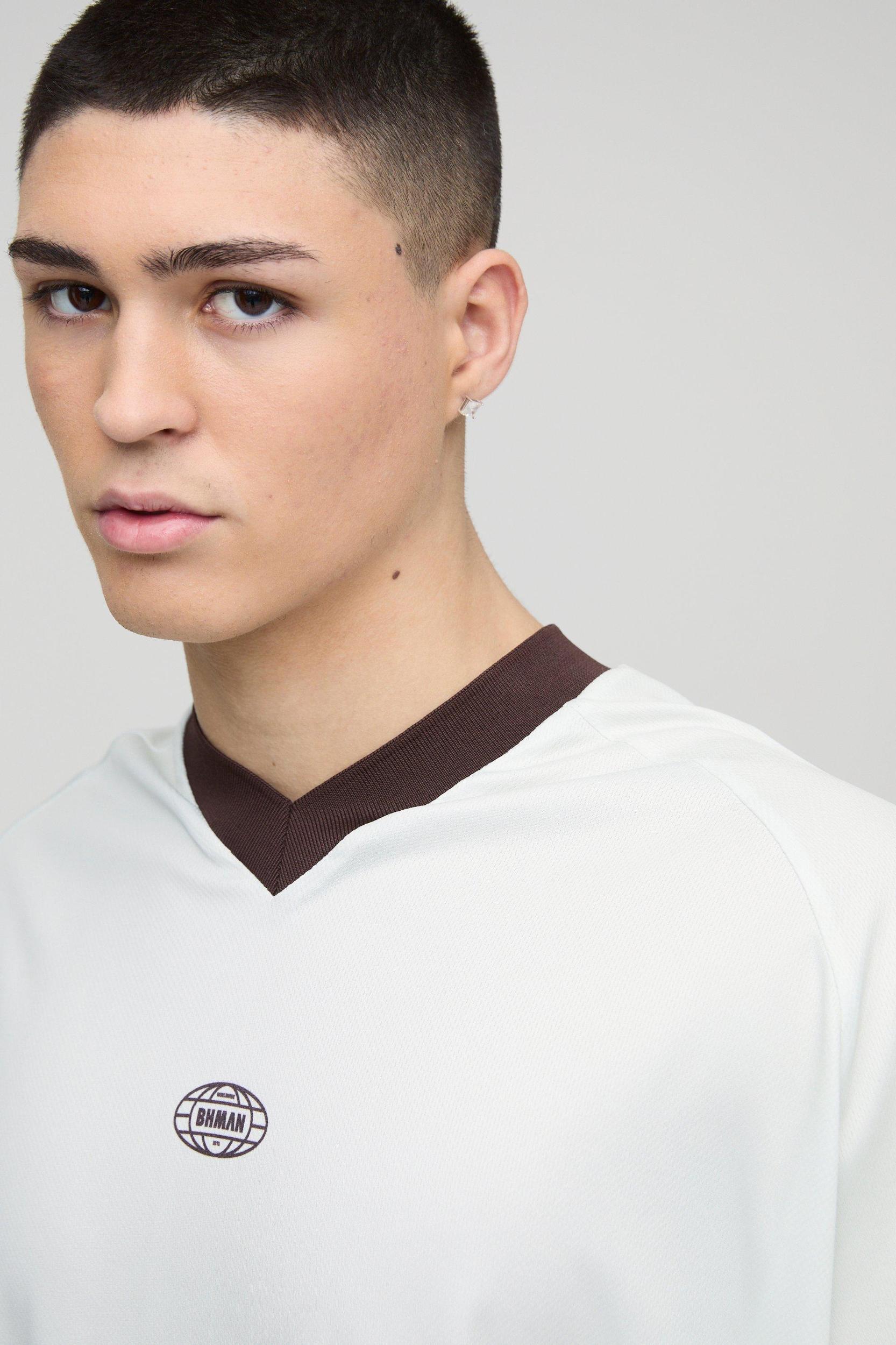 Oversized Longline V Neck Mesh Hockey Top | boohooMAN USA Product Image